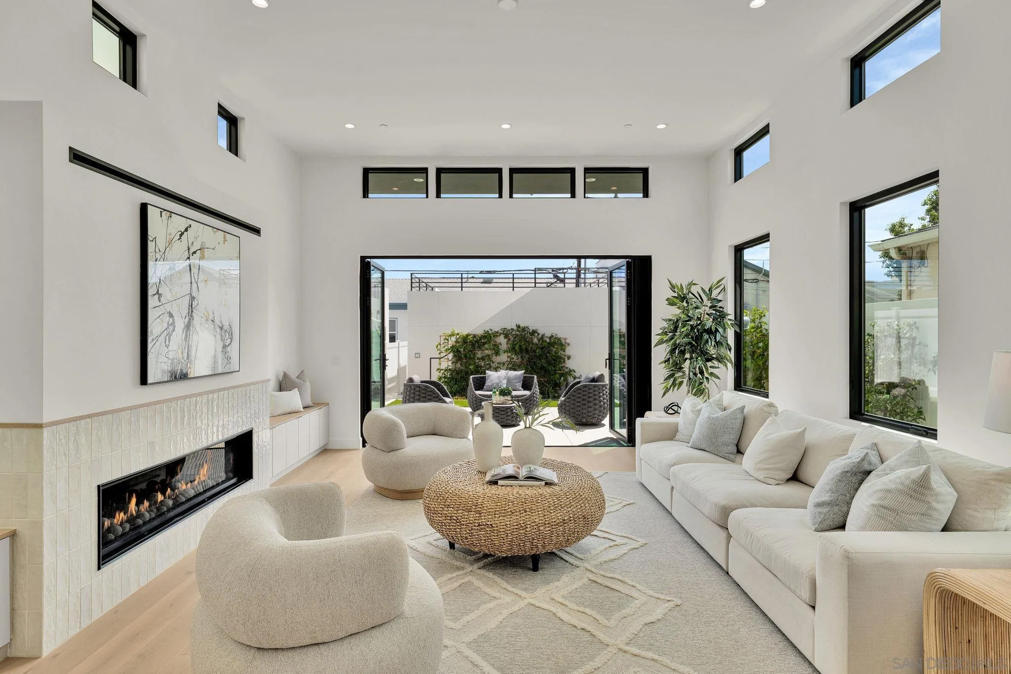 https://cdn.realtyfeed.com/cdn/127/260008654/728b9b51207b664b040906a324c84638.webp