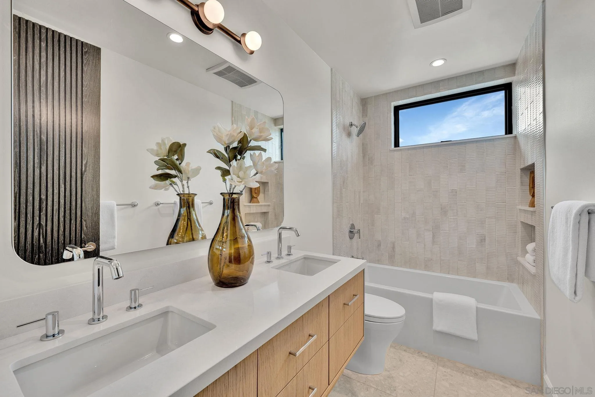 https://cdn.realtyfeed.com/cdn/127/260008654/d3e3d3cb57ef57cec10937db20194116.webp