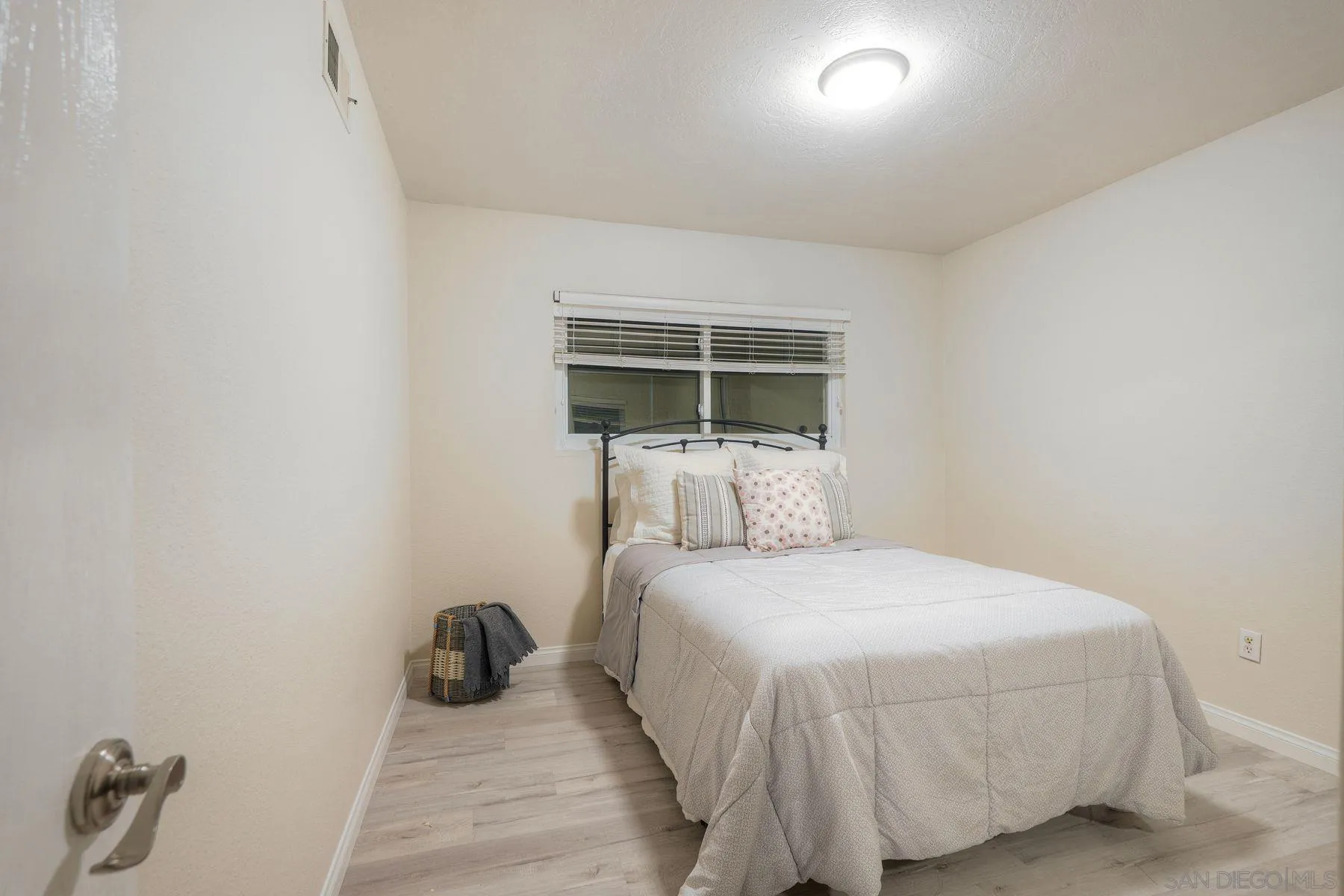 https://cdn.realtyfeed.com/cdn/127/260008655/865fe8bb7350628ed079a2b92aaf3384.webp