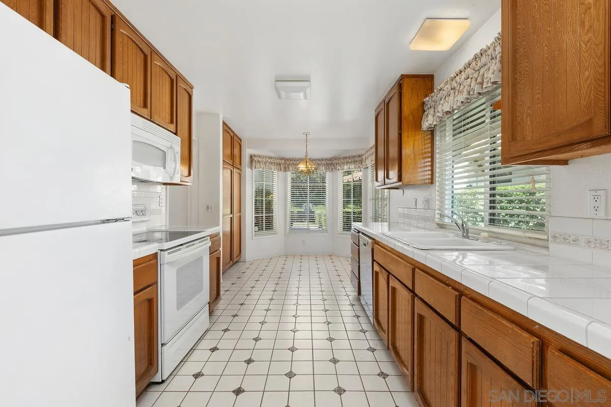 Photo #3: 260008658 Listing: Photo #3