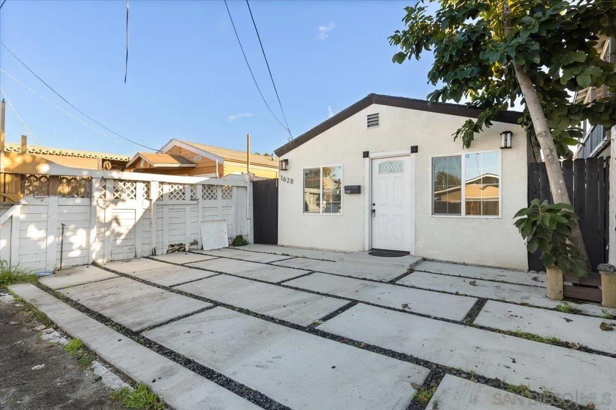 https://cdn.realtyfeed.com/cdn/127/260008665/1c5e64628835098138271c7b9074e3f8.webp