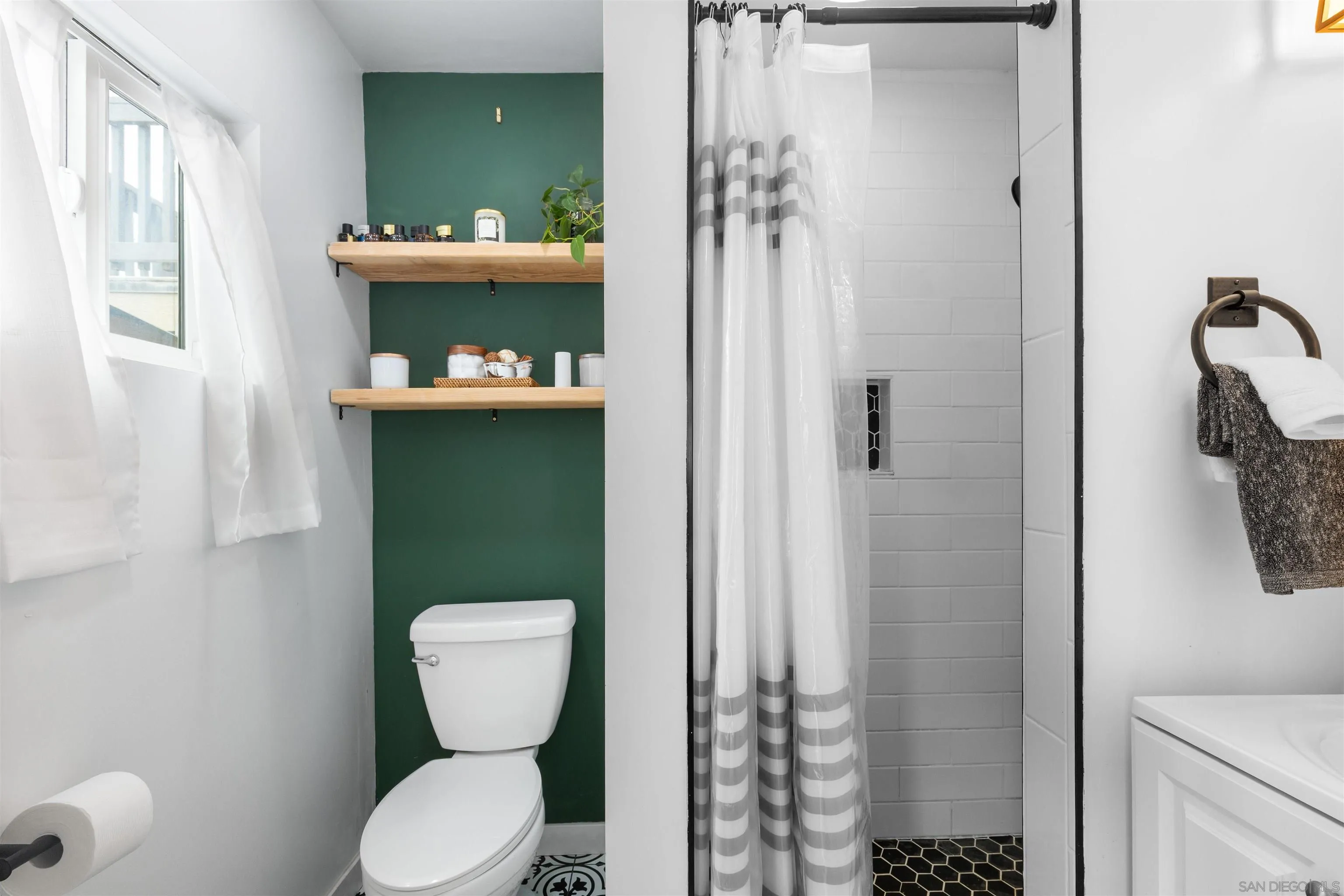 https://cdn.realtyfeed.com/cdn/127/260008665/7fc1ca518b5737046df919ab9f89cdcf.webp