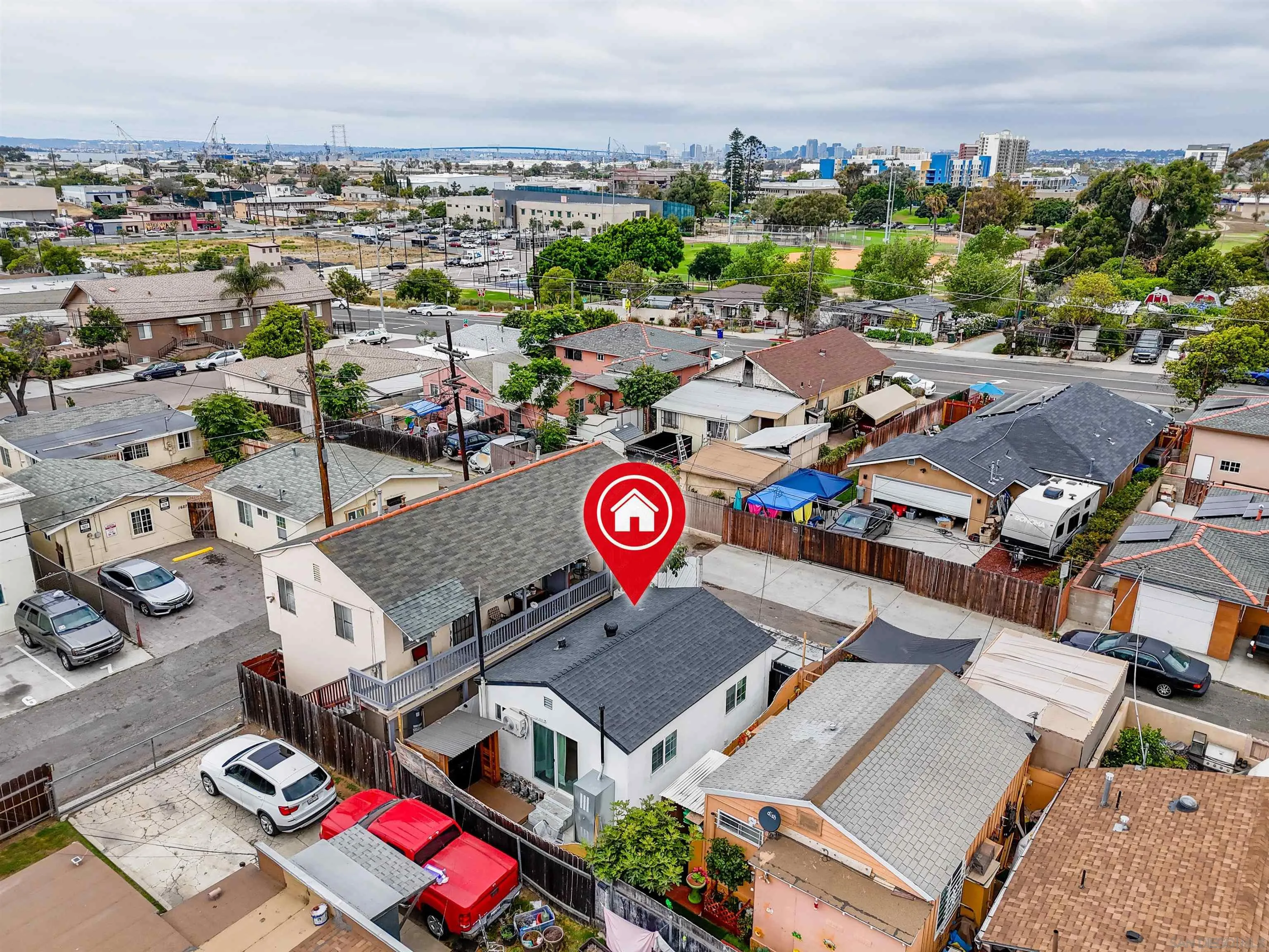 https://cdn.realtyfeed.com/cdn/127/260008665/ea875653ff693969031d0abb1d3ad753.webp