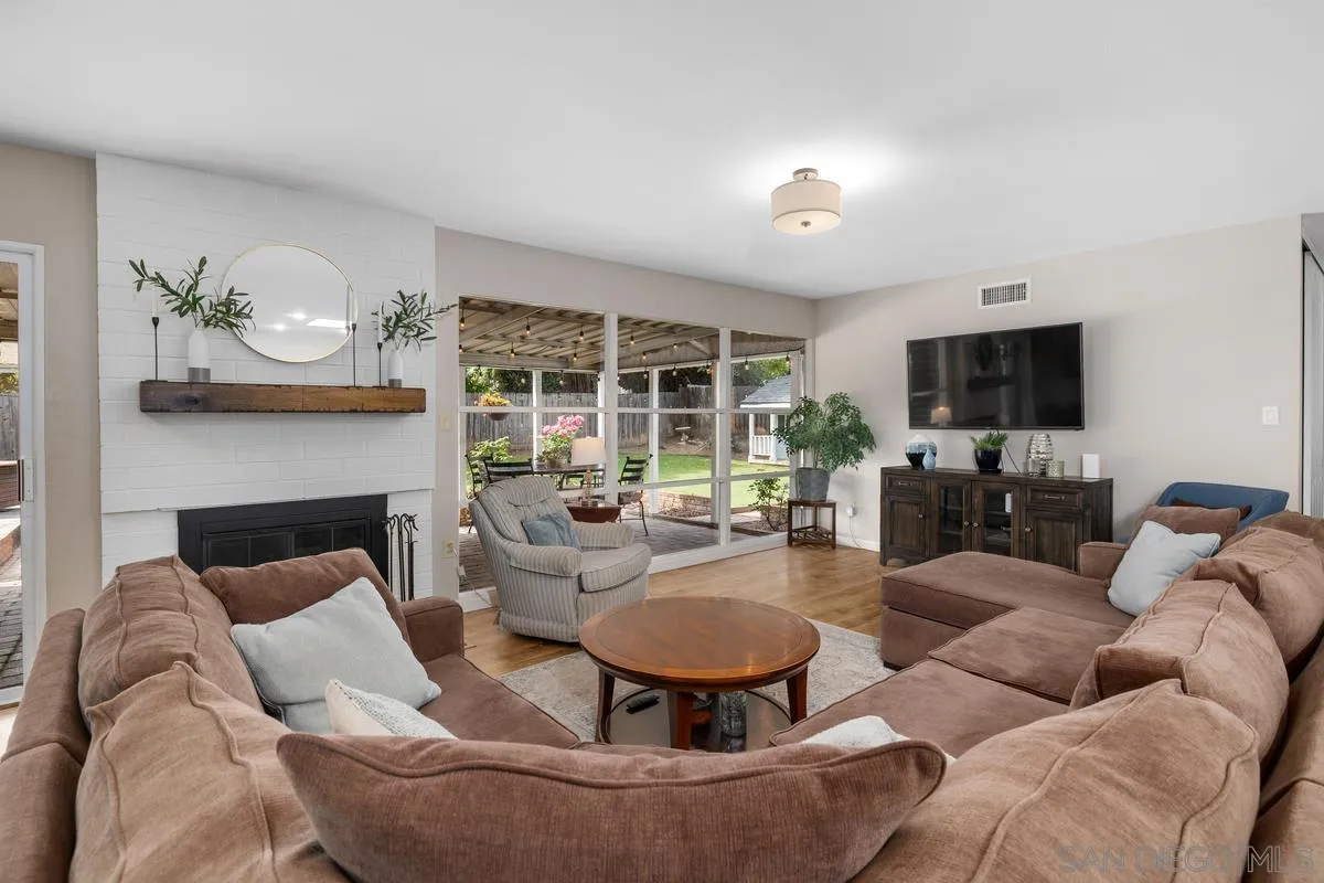 https://cdn.realtyfeed.com/cdn/127/260008666/380ee1c7a30645b9109a5e861ffb4bb8.webp