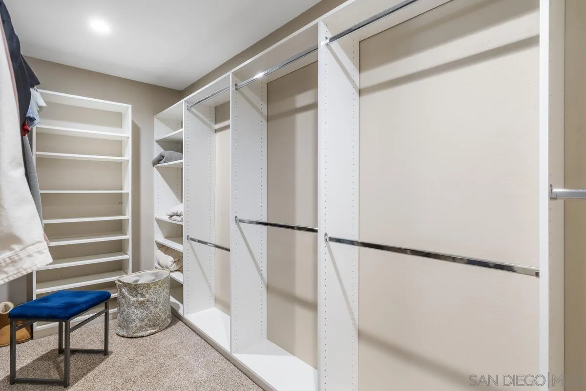 https://cdn.realtyfeed.com/cdn/127/260008666/8c6d390738821620abe6d5412d9021d3.webp