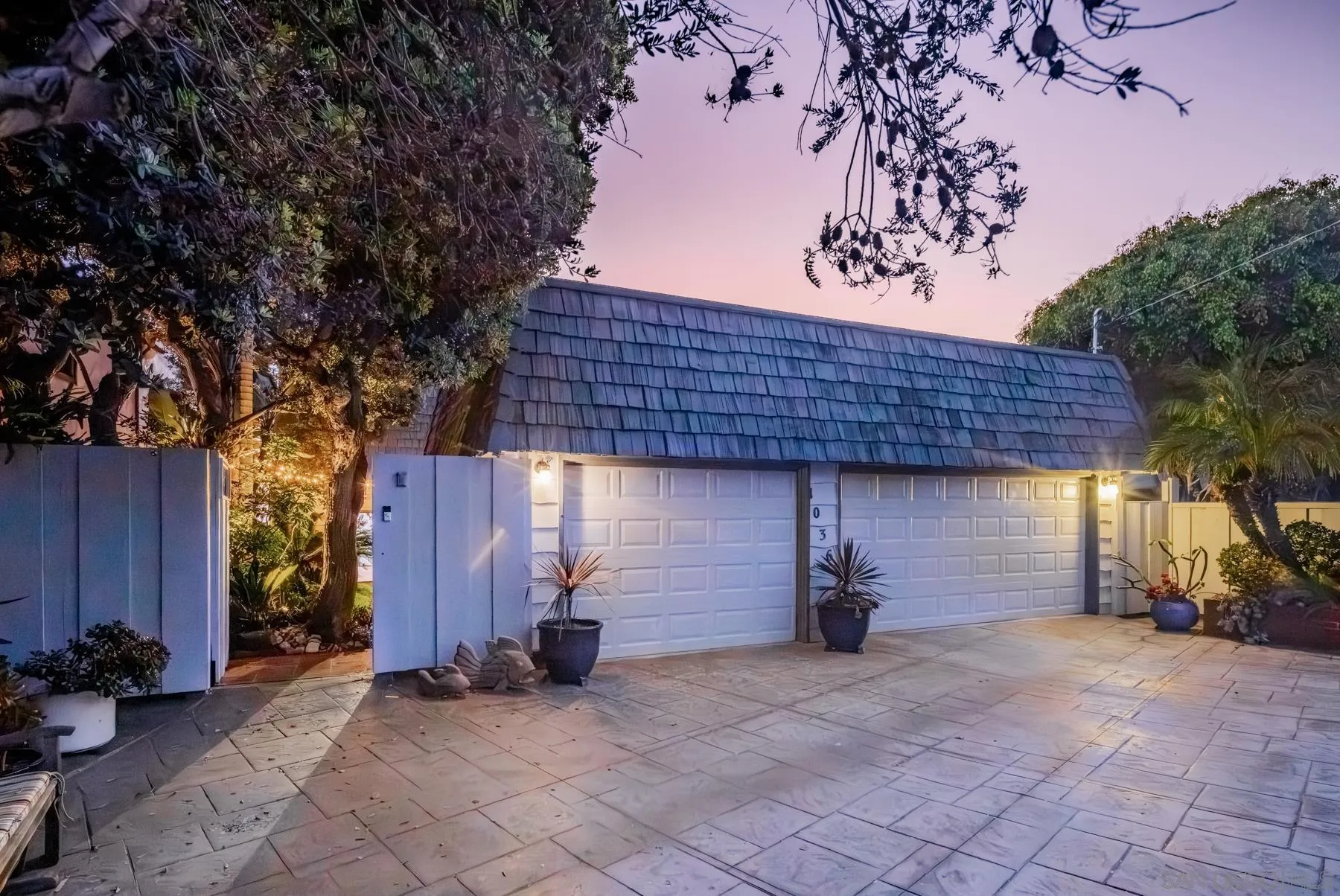 https://cdn.realtyfeed.com/cdn/127/260008668/38aed2ce9c722ace52ddc99fa4ead408.webp