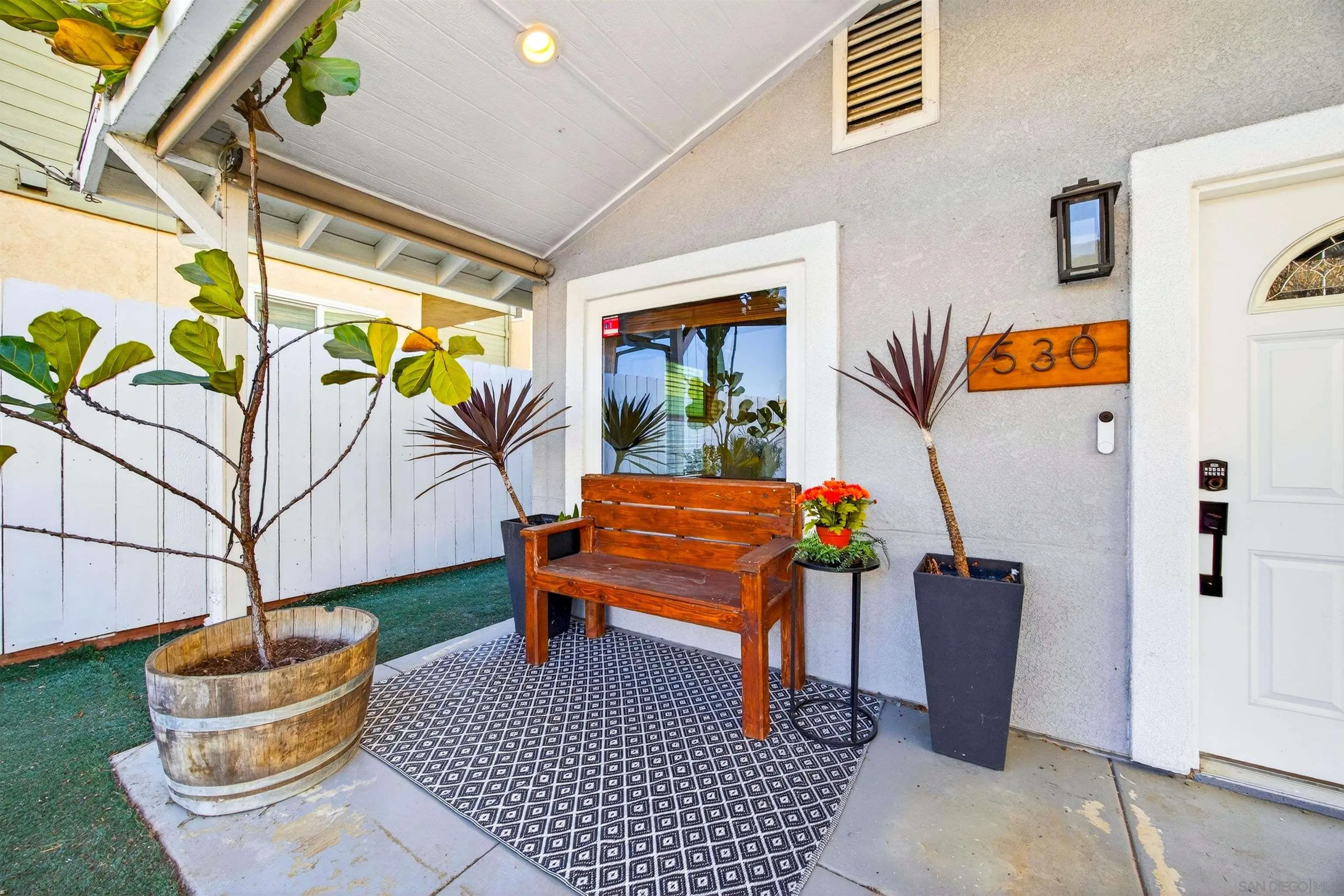 https://cdn.realtyfeed.com/cdn/127/260008672/31e1d10d1015445bd7b14f1161b30d87.webp
