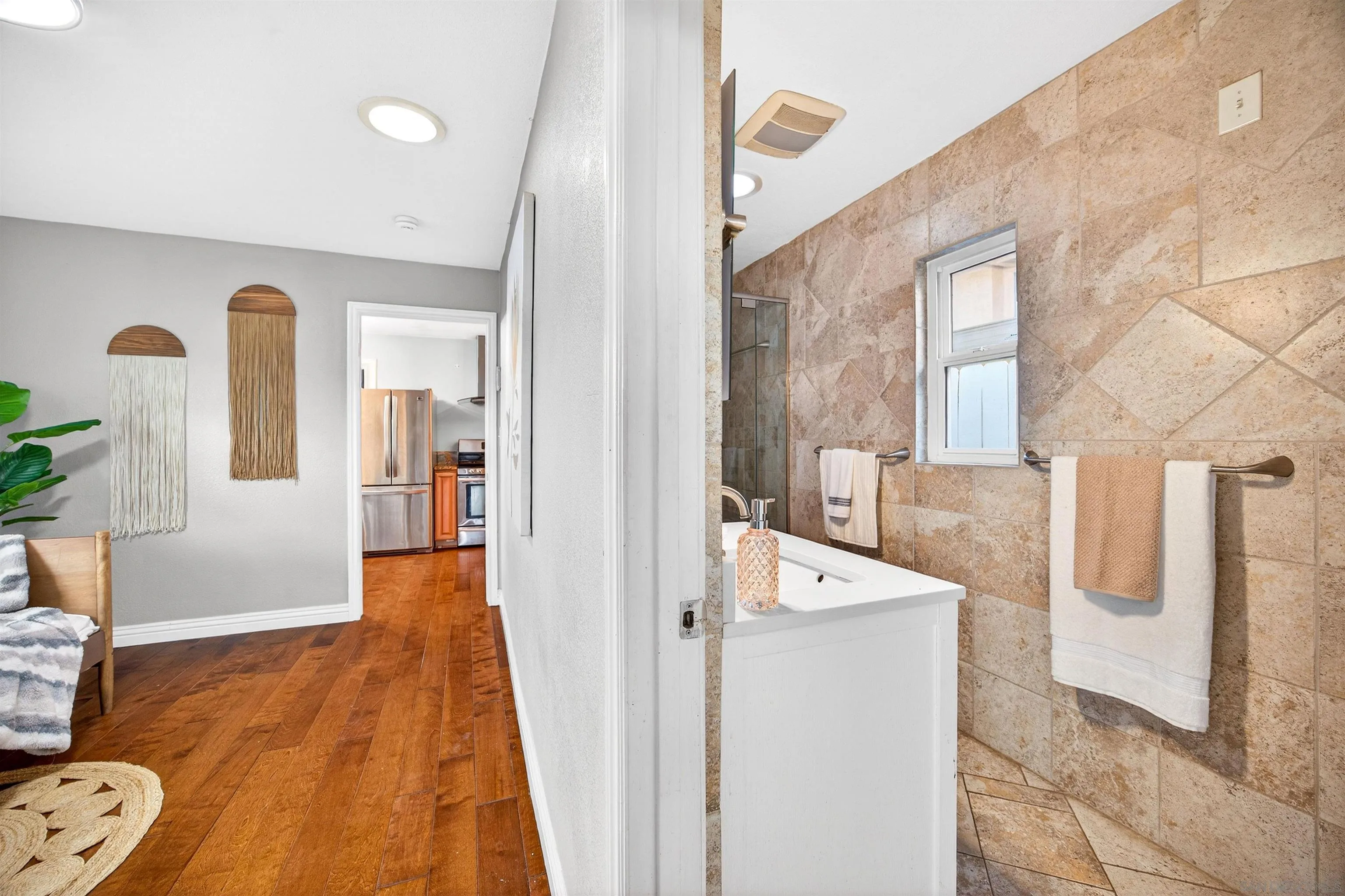https://cdn.realtyfeed.com/cdn/127/260008672/90a78e7f3d59a6f895a20843f2baa200.webp