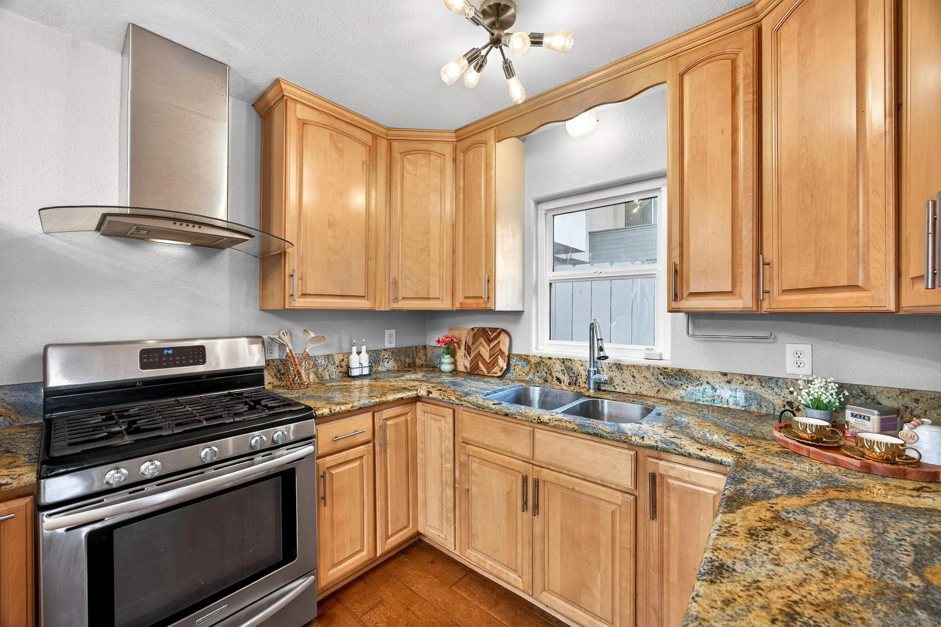 https://cdn.realtyfeed.com/cdn/127/260008672/b8c771558c2cfe9b4abf0d84604e4d62.webp