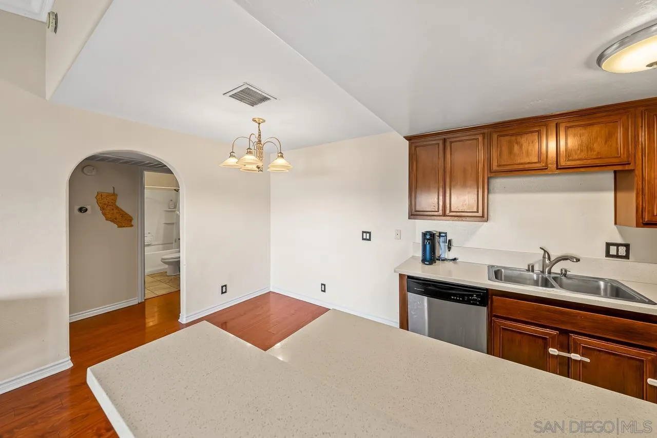 Photo #11: 260008686 Listing: Photo #11