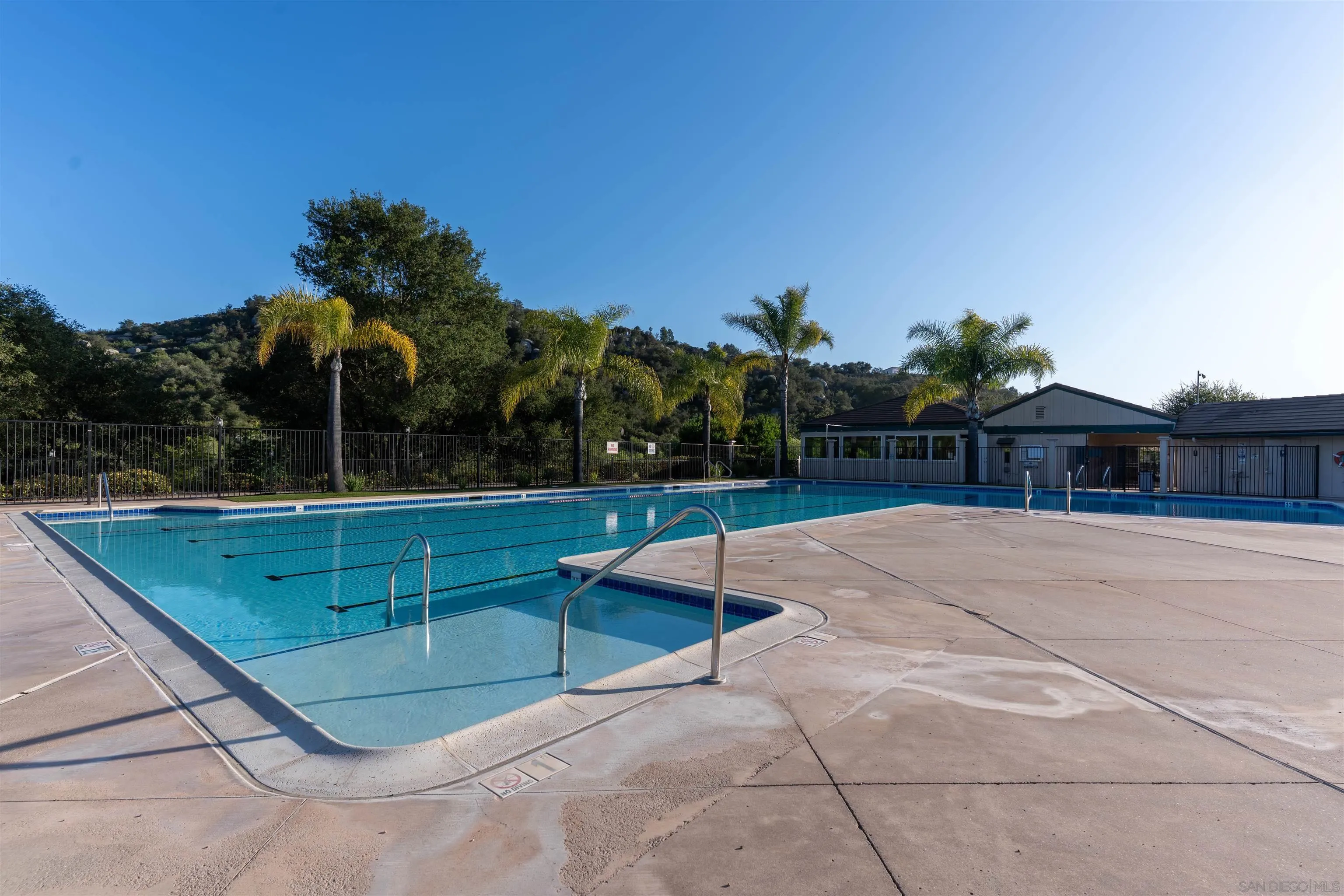 https://cdn.realtyfeed.com/cdn/127/260008689/85d91e8f9ca44356dacf9b611d983a06.webp