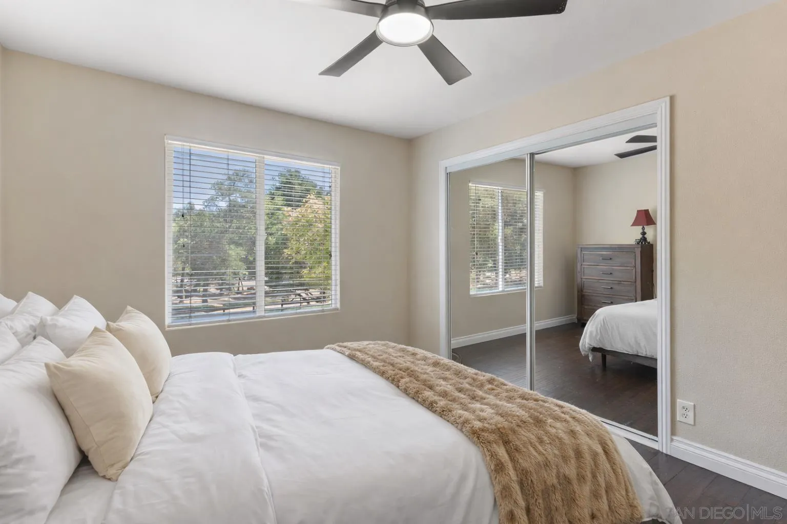 https://cdn.realtyfeed.com/cdn/127/260008689/b50b7ebfbf04a6d740a89308358e5e1c.webp