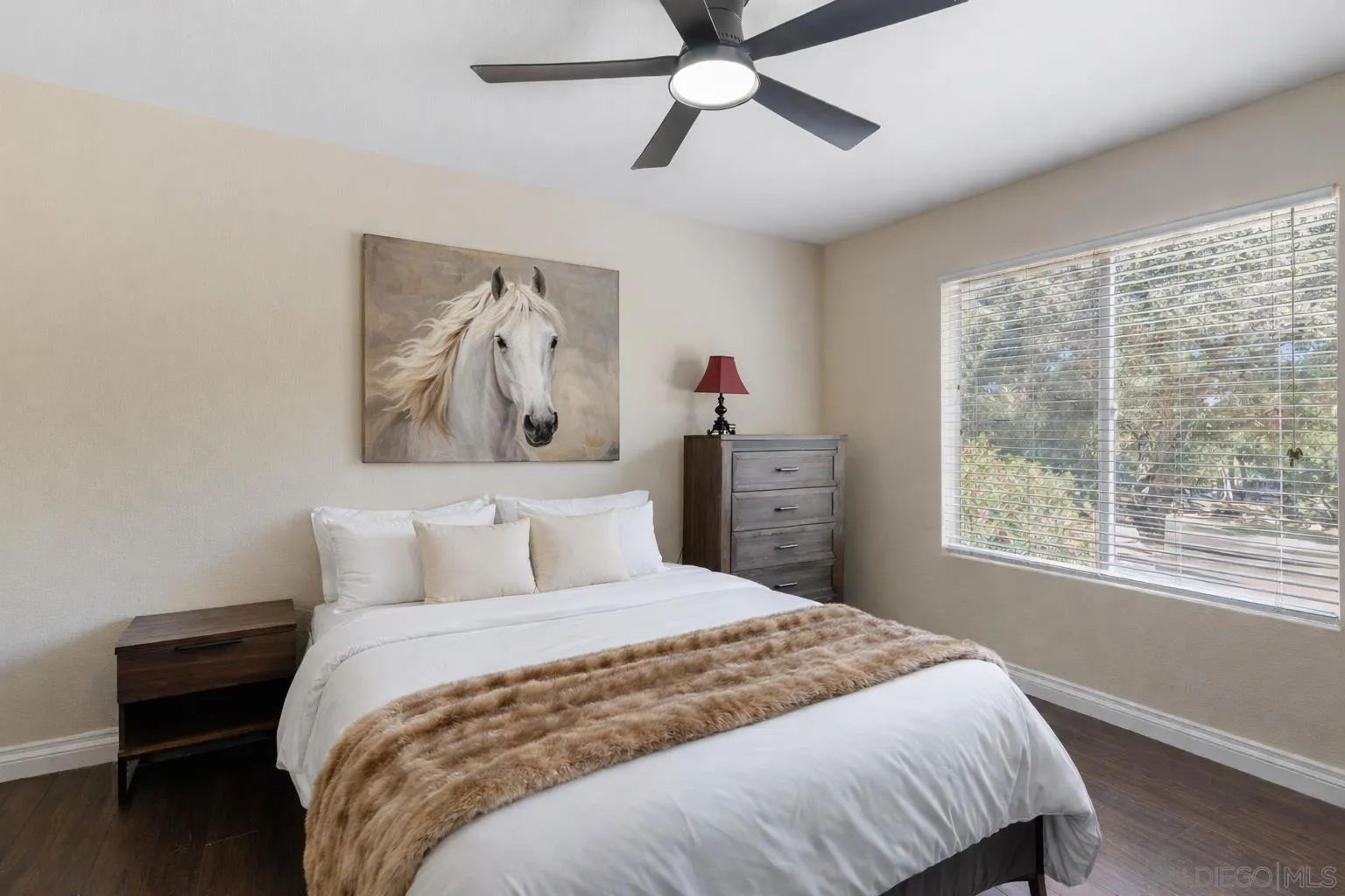 https://cdn.realtyfeed.com/cdn/127/260008689/cfdd0001b69383ffbb4beaf9330fda13.webp