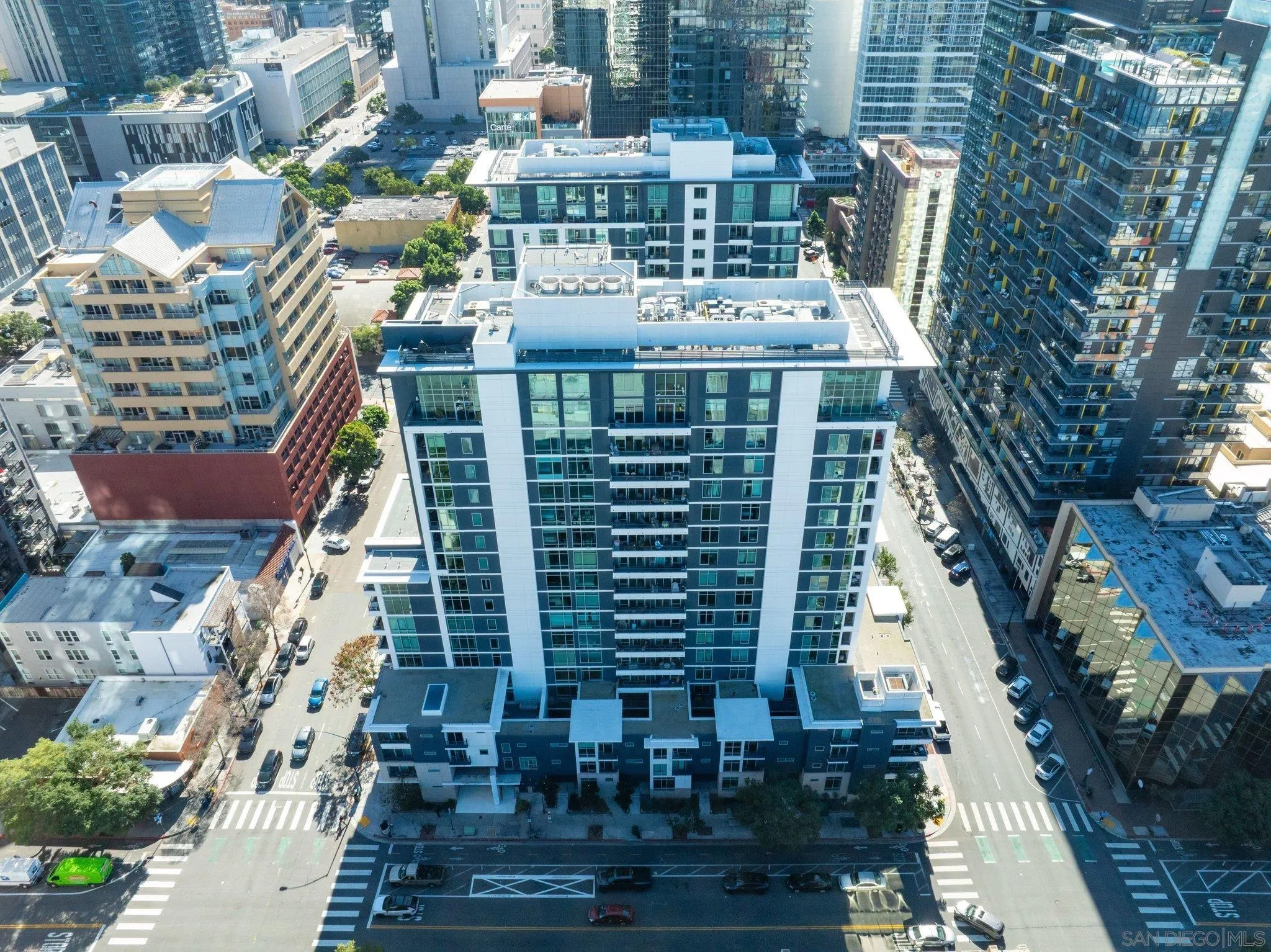 https://cdn.realtyfeed.com/cdn/127/260008690/75ac9ddd748198e3940204e539e6c50d.webp
