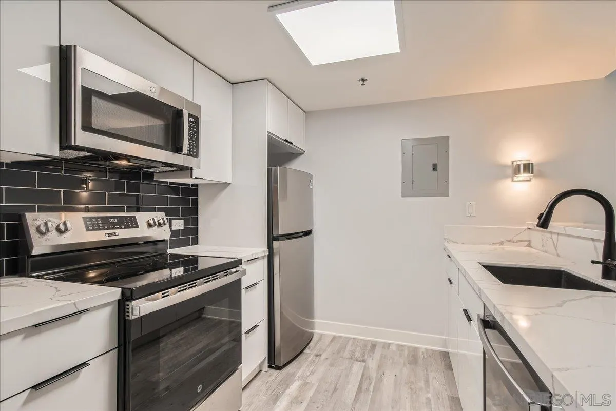 https://cdn.realtyfeed.com/cdn/127/260008690/cd327b703c02fc4f5211b07b689cf8e3.webp