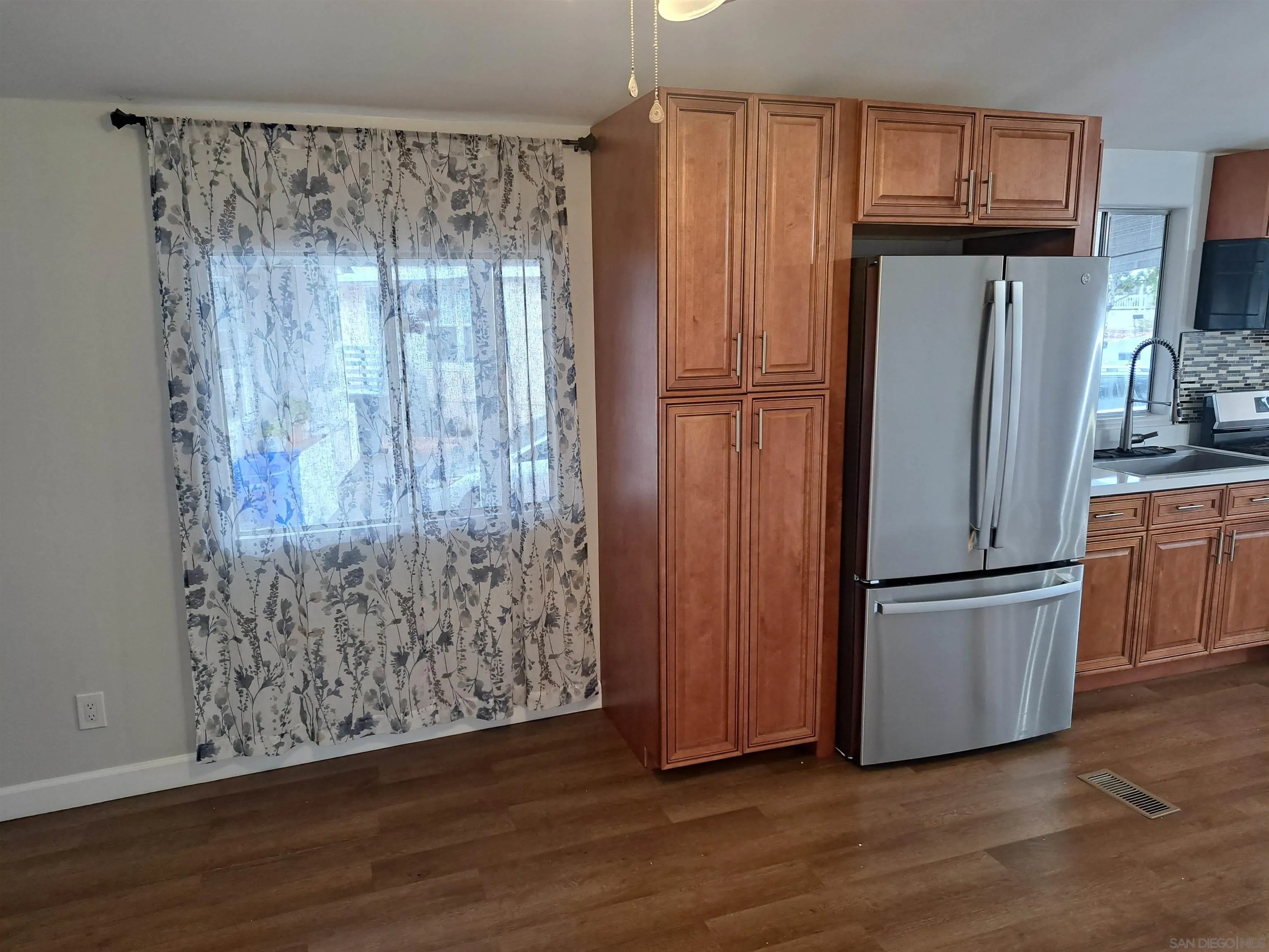 https://cdn.realtyfeed.com/cdn/127/260008692/92e8d56ad532880024ade075b7f6e8ab.webp
