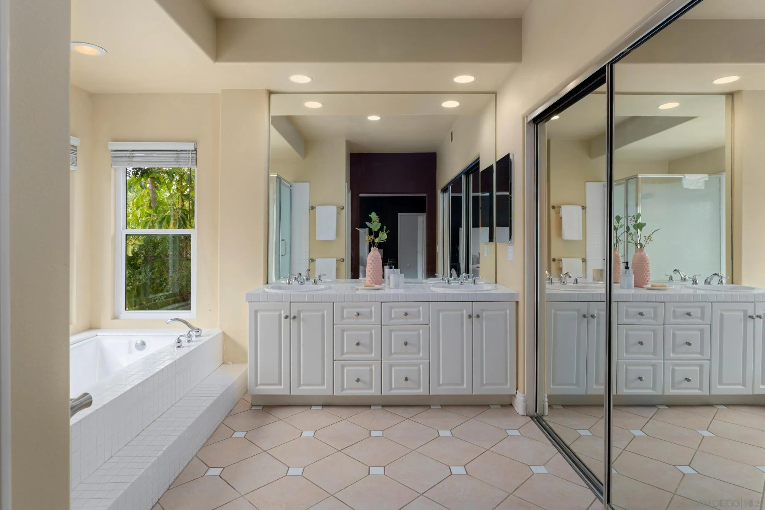 https://cdn.realtyfeed.com/cdn/127/260008704/51d252c246fa0e14550e9a4163380a67.webp