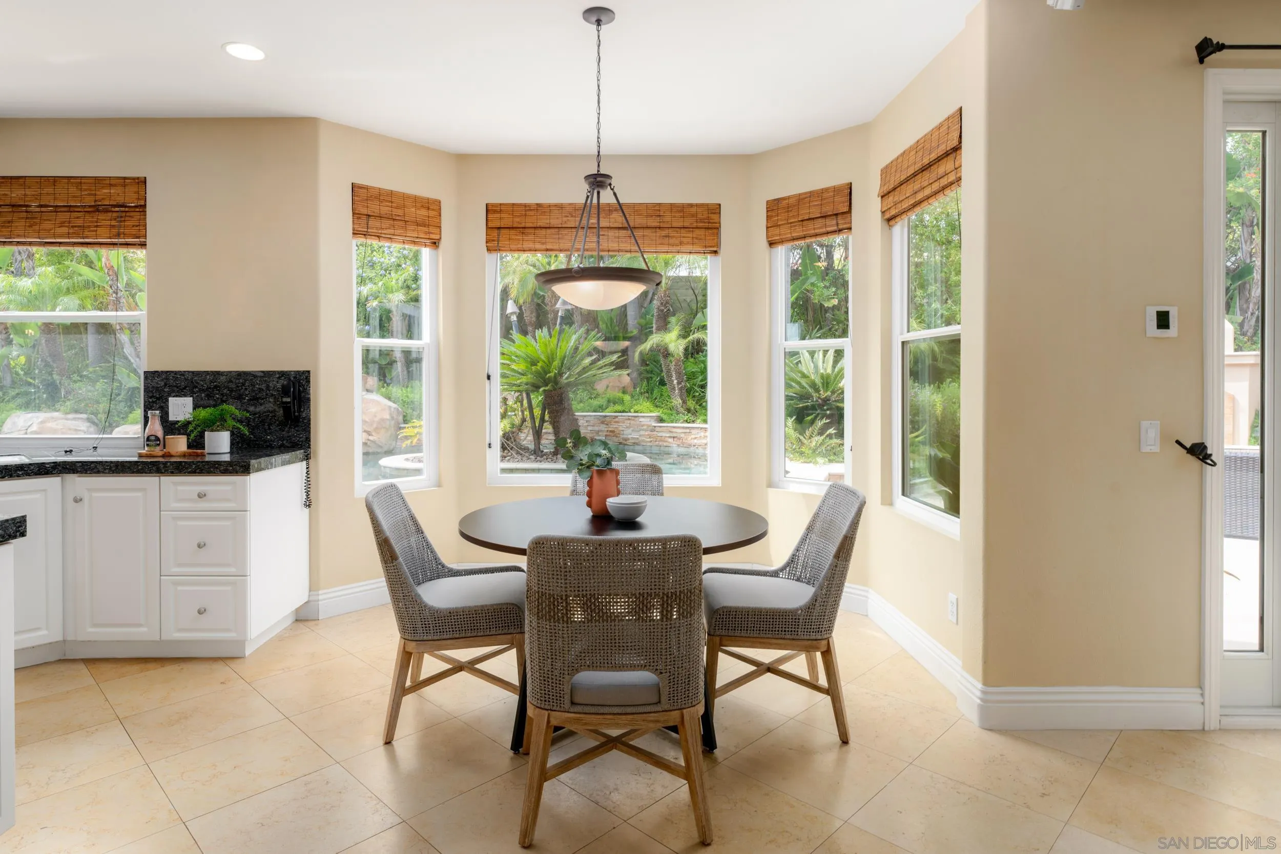 https://cdn.realtyfeed.com/cdn/127/260008704/f16701040940be0d2c5f20a7fb222e88.webp