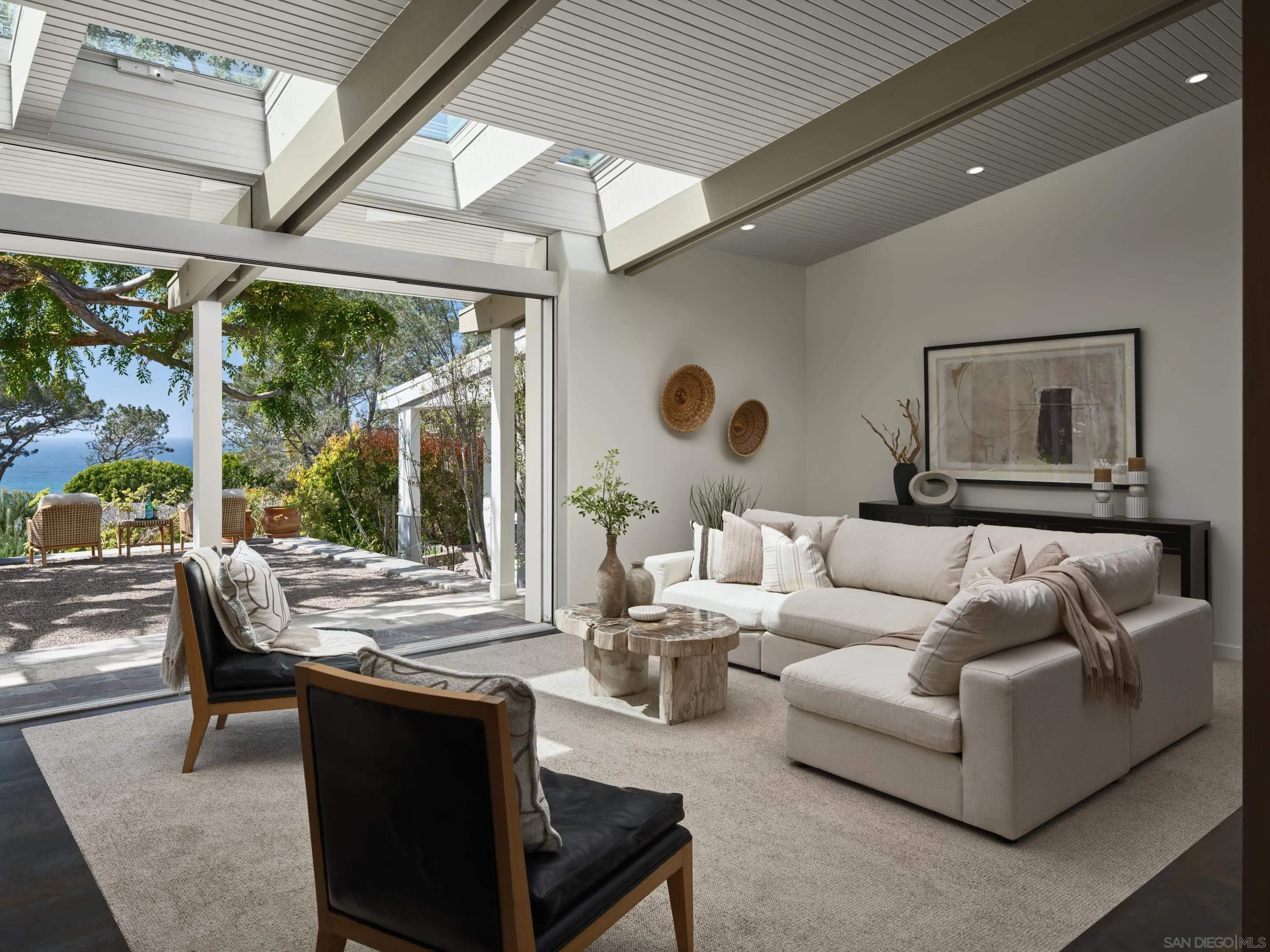 https://cdn.realtyfeed.com/cdn/127/260008707/05d88f351289f0aed9823e75015382ca.webp