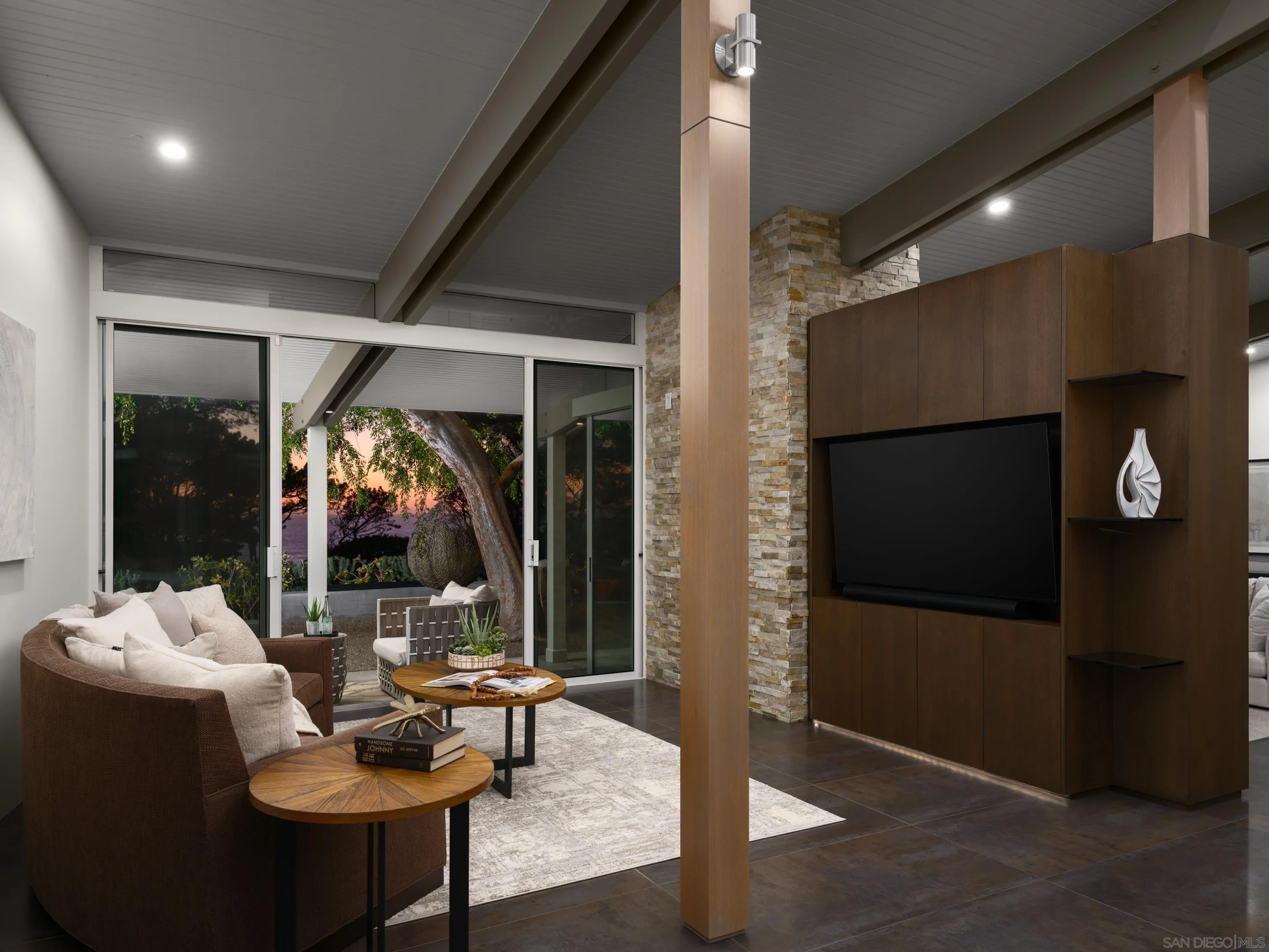 https://cdn.realtyfeed.com/cdn/127/260008707/a6b189303a493c76b7aabb909a60dcf4.webp