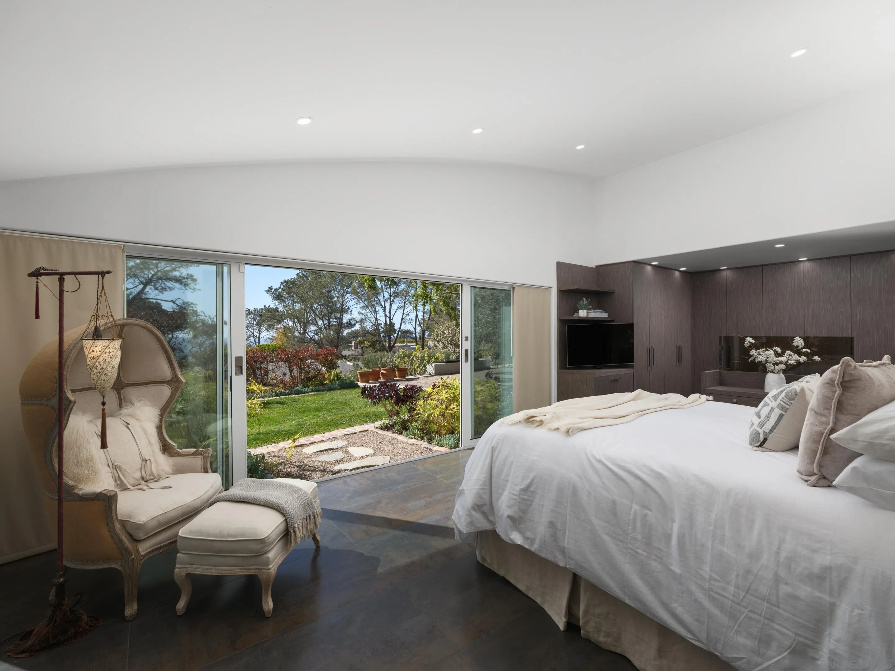 https://cdn.realtyfeed.com/cdn/127/260008707/df778888c338caf79995a1801560ff2e.webp