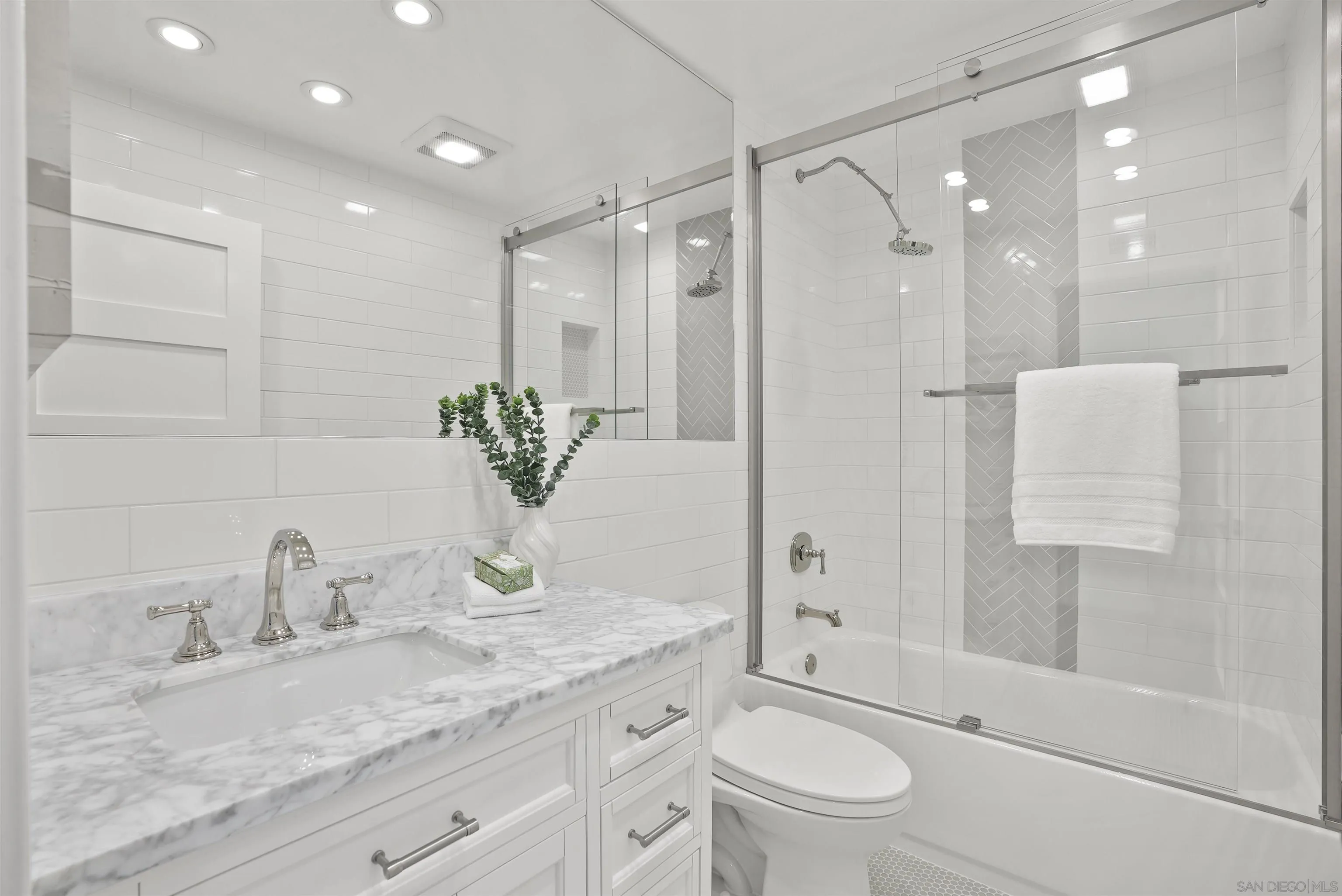 https://cdn.realtyfeed.com/cdn/127/260008710/2b7b382e0e12d97b25503ede7f0f0c73.webp