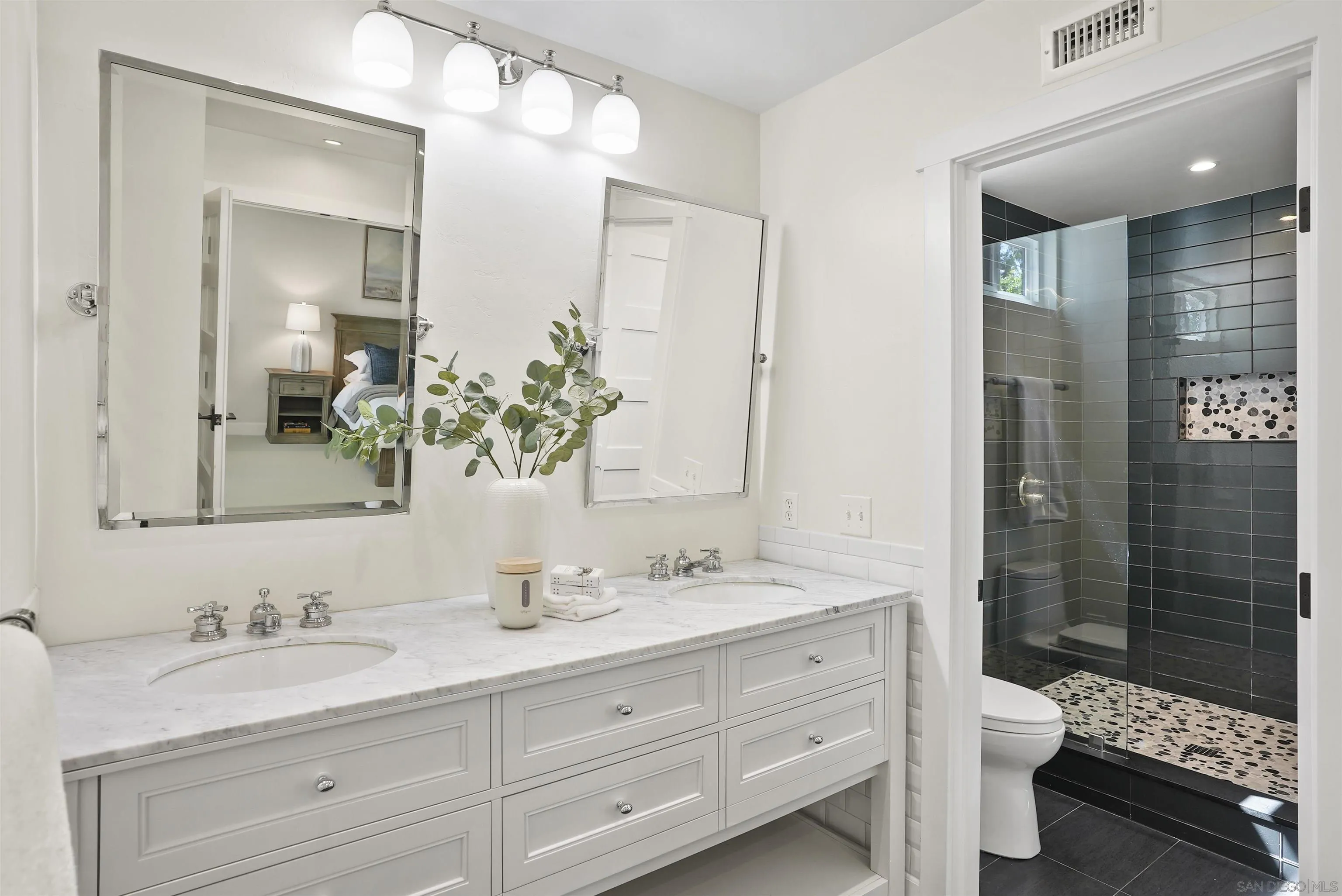 https://cdn.realtyfeed.com/cdn/127/260008710/4769a4fc67b7a91128e759c3c534d849.webp