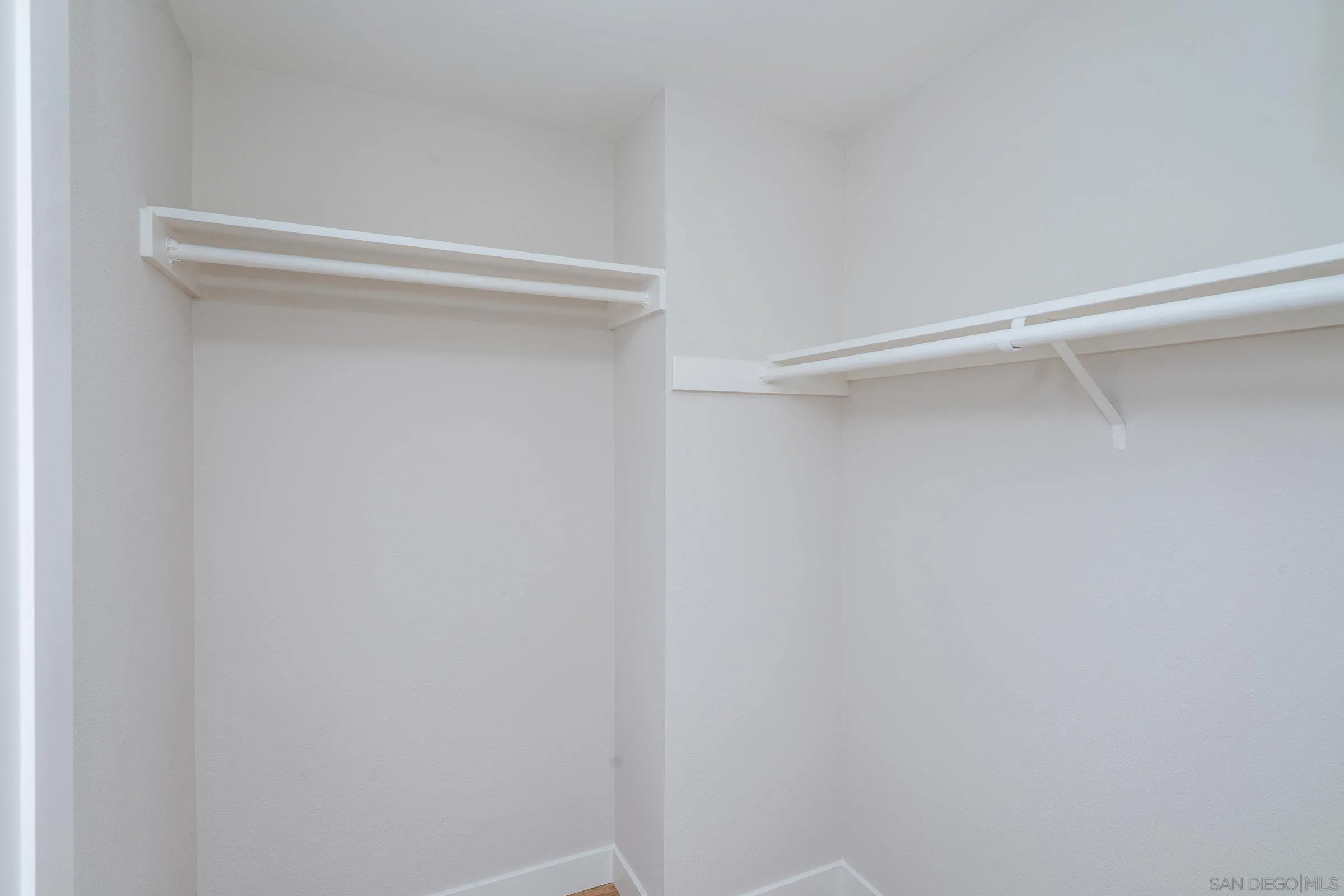 https://cdn.realtyfeed.com/cdn/127/260008732/3ac4ed9a1e6b6400bfdfd8563f8add8a.webp