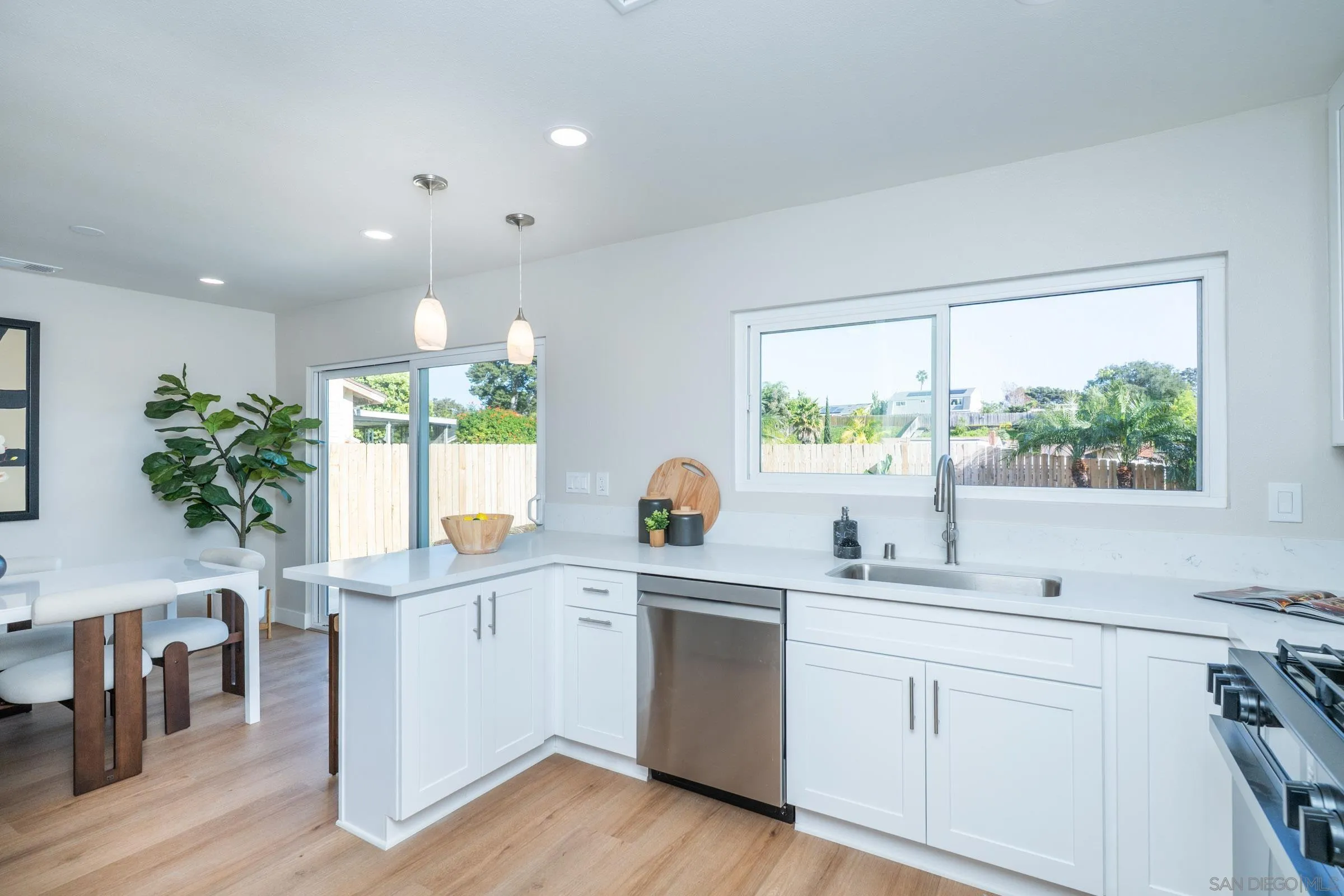 https://cdn.realtyfeed.com/cdn/127/260008732/b82a1d1bfa44664f323903c21e668c02.webp