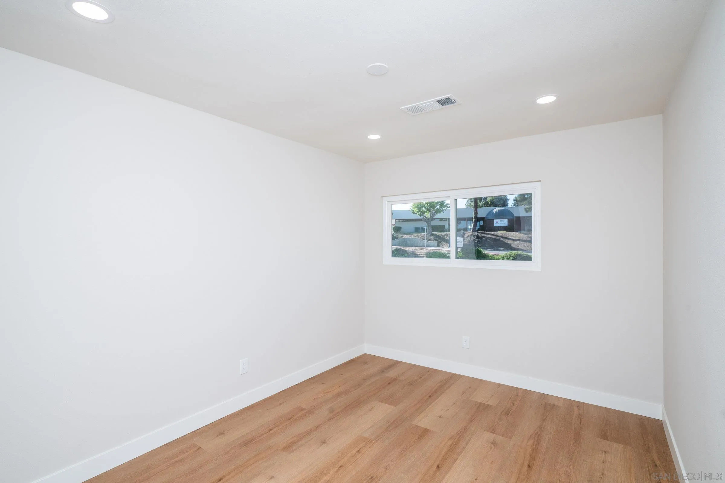 https://cdn.realtyfeed.com/cdn/127/260008732/e0375c19af559b8b50f430e35f532cf1.webp
