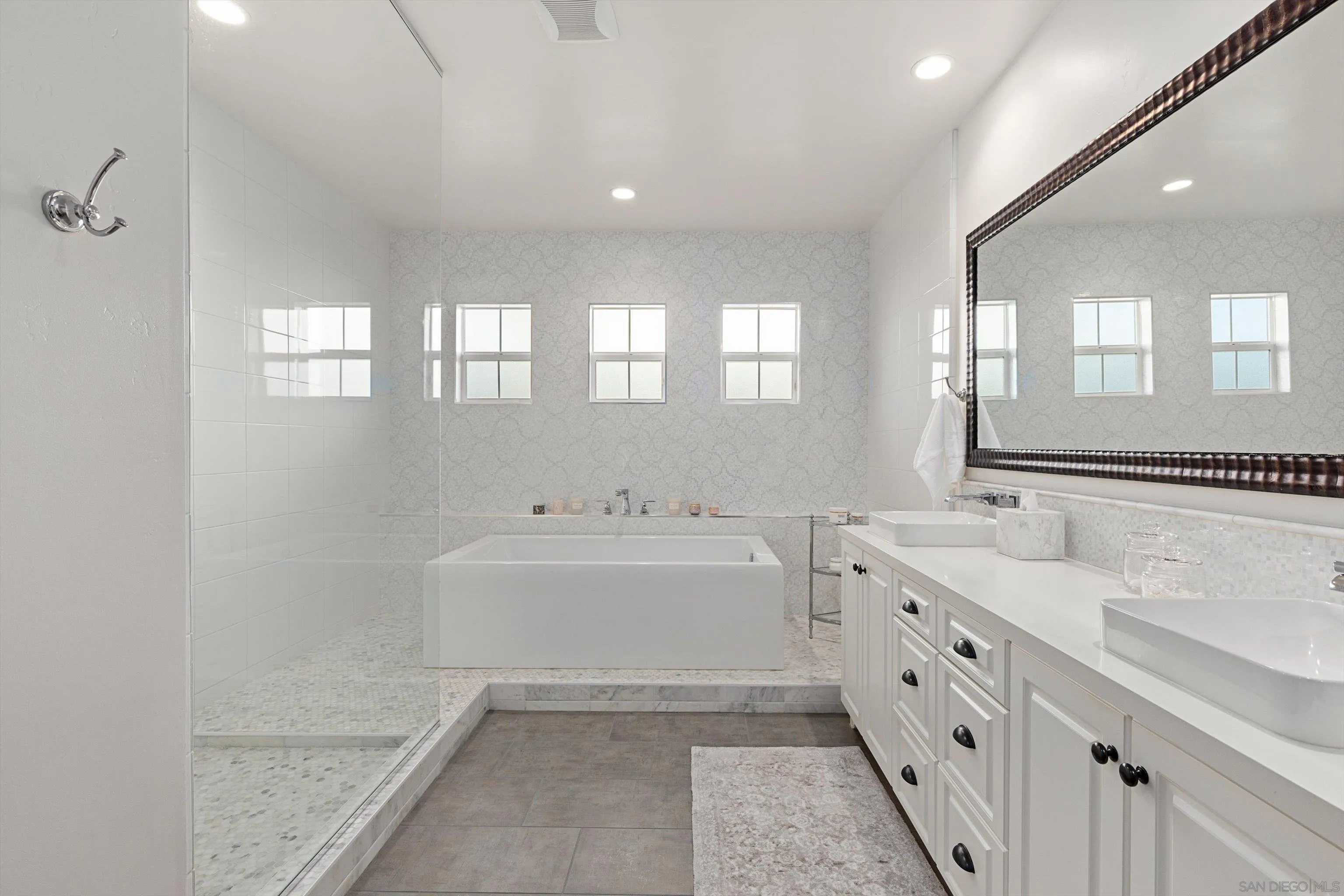 https://cdn.realtyfeed.com/cdn/127/260008734/a439d02a010ba353695243cd308b72c2.webp
