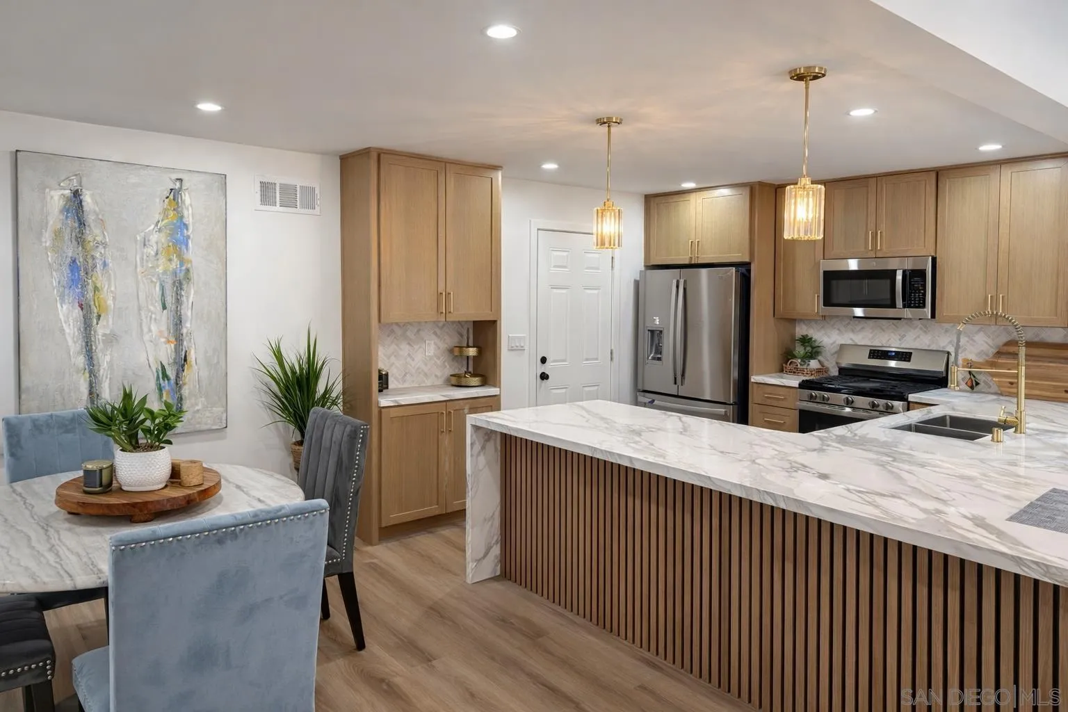https://cdn.realtyfeed.com/cdn/127/260008737/916362743c2ec027e4550ea42cd913c4.webp