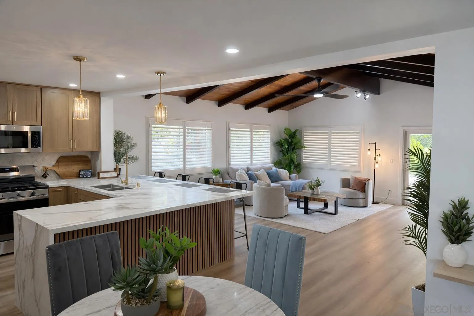 https://cdn.realtyfeed.com/cdn/127/260008737/e2826c09567b649a3bf801bcab5276d7.webp