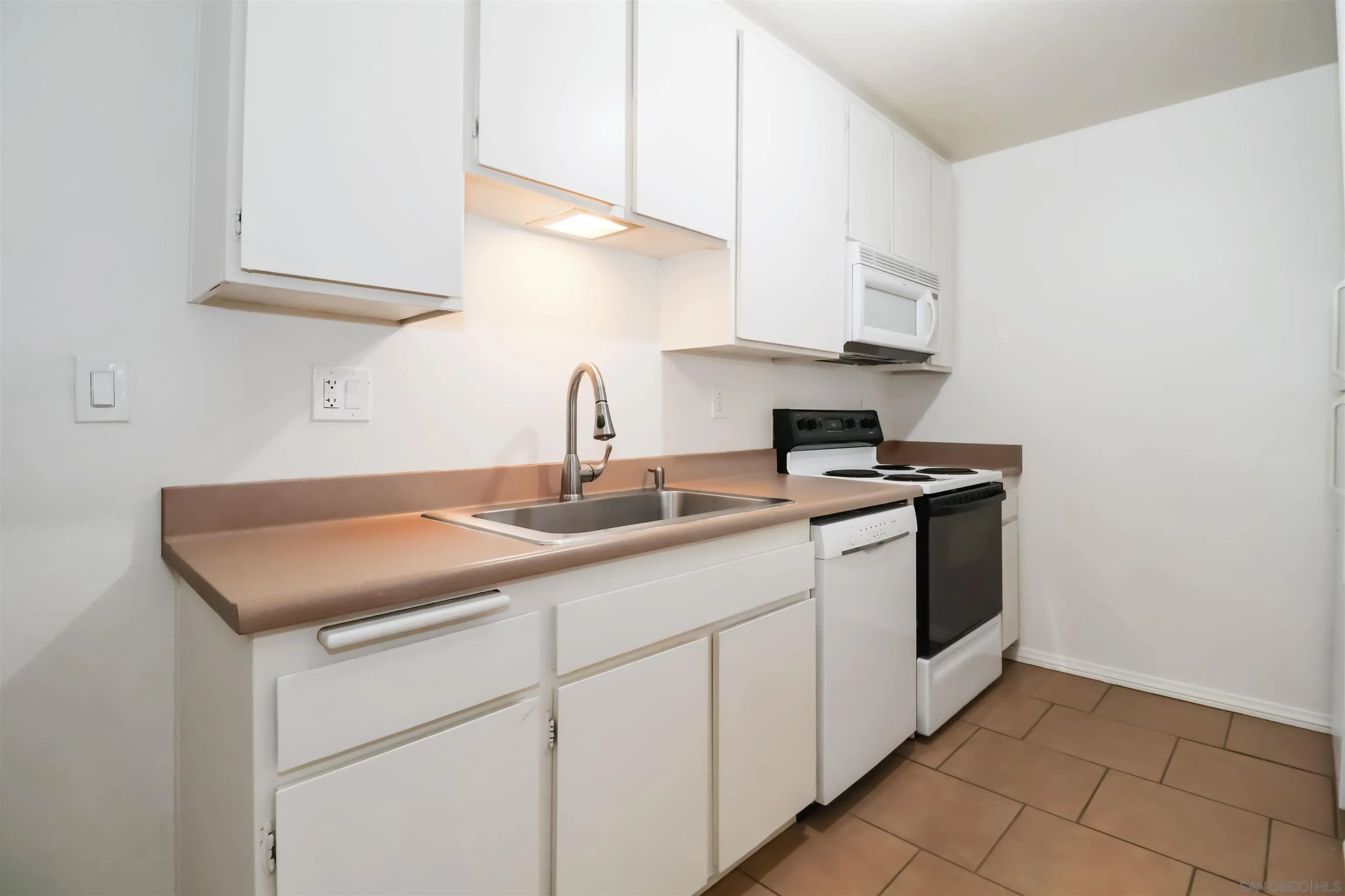 Photo #13: 260008746 Listing: Photo #13