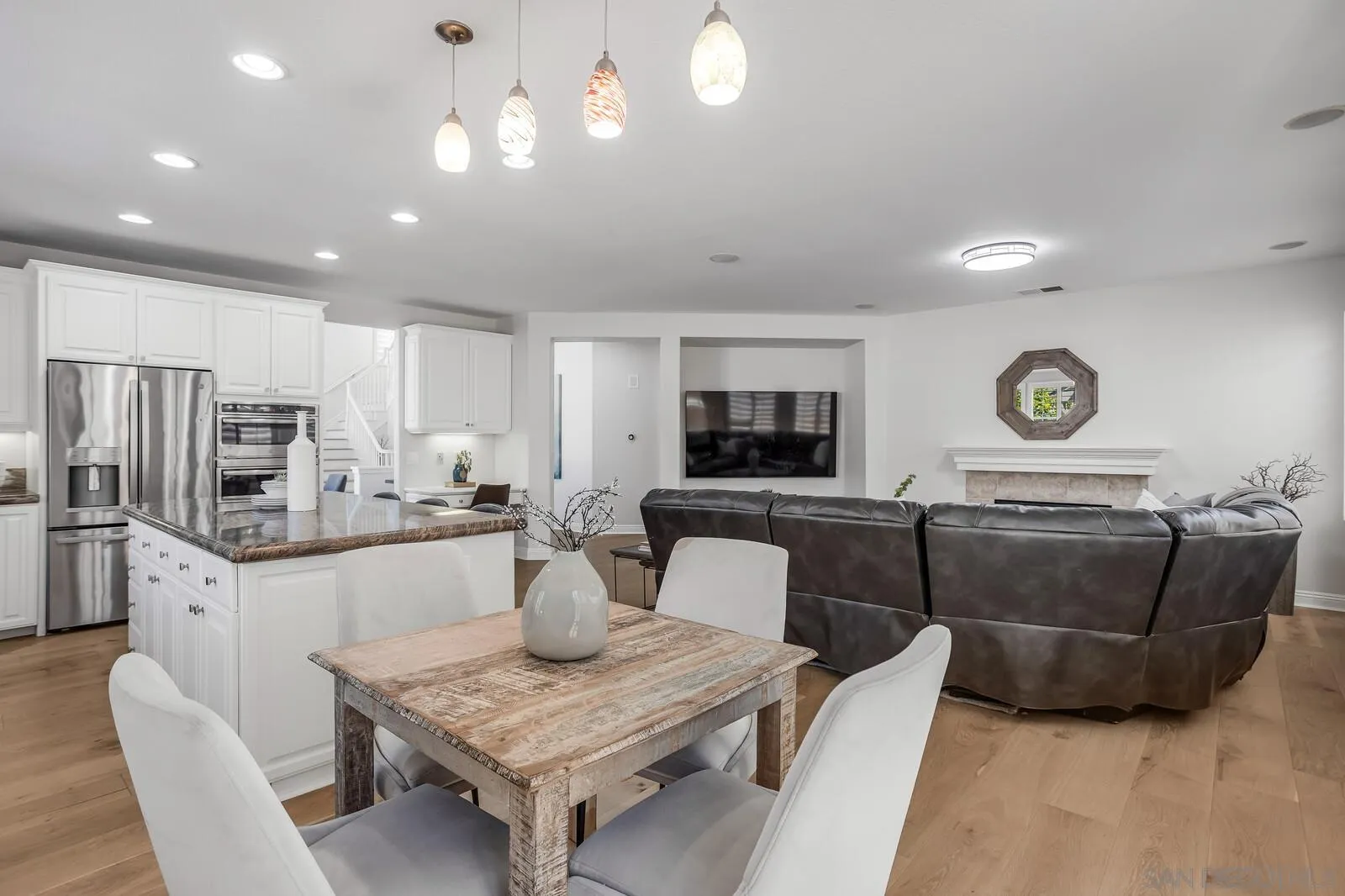 https://cdn.realtyfeed.com/cdn/127/260008747/19b94908d3259c54641b574775ddc170.webp