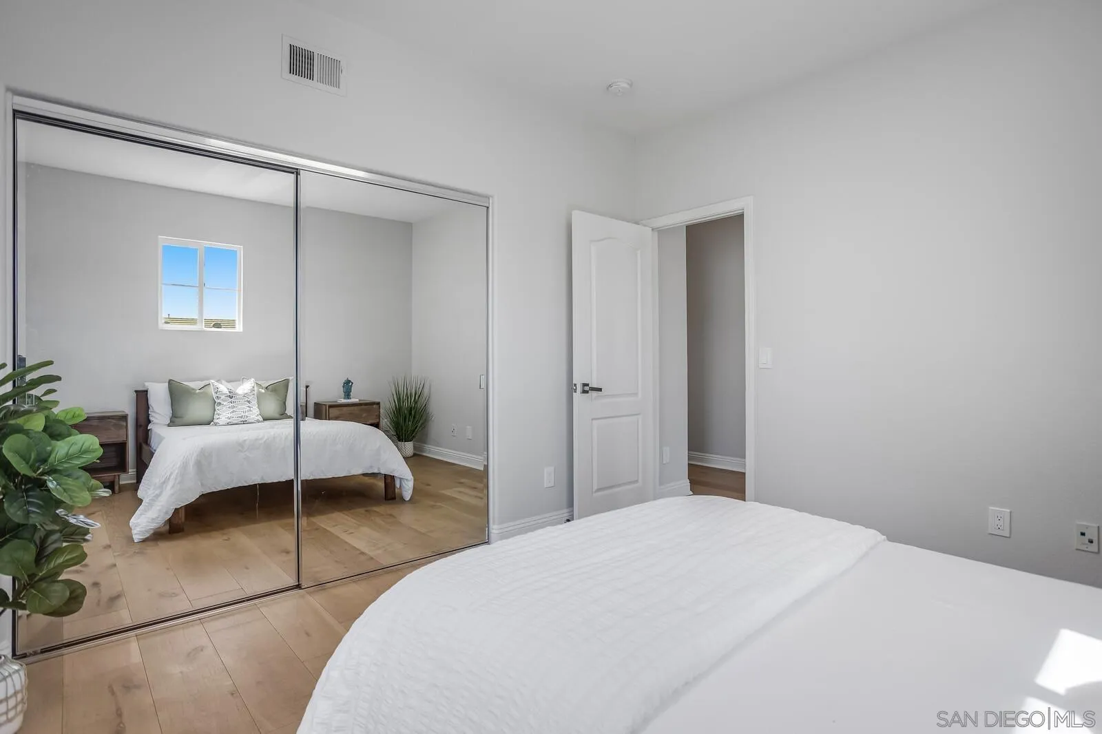 https://cdn.realtyfeed.com/cdn/127/260008747/5d558ced2b21030470c51ea1eb882394.webp