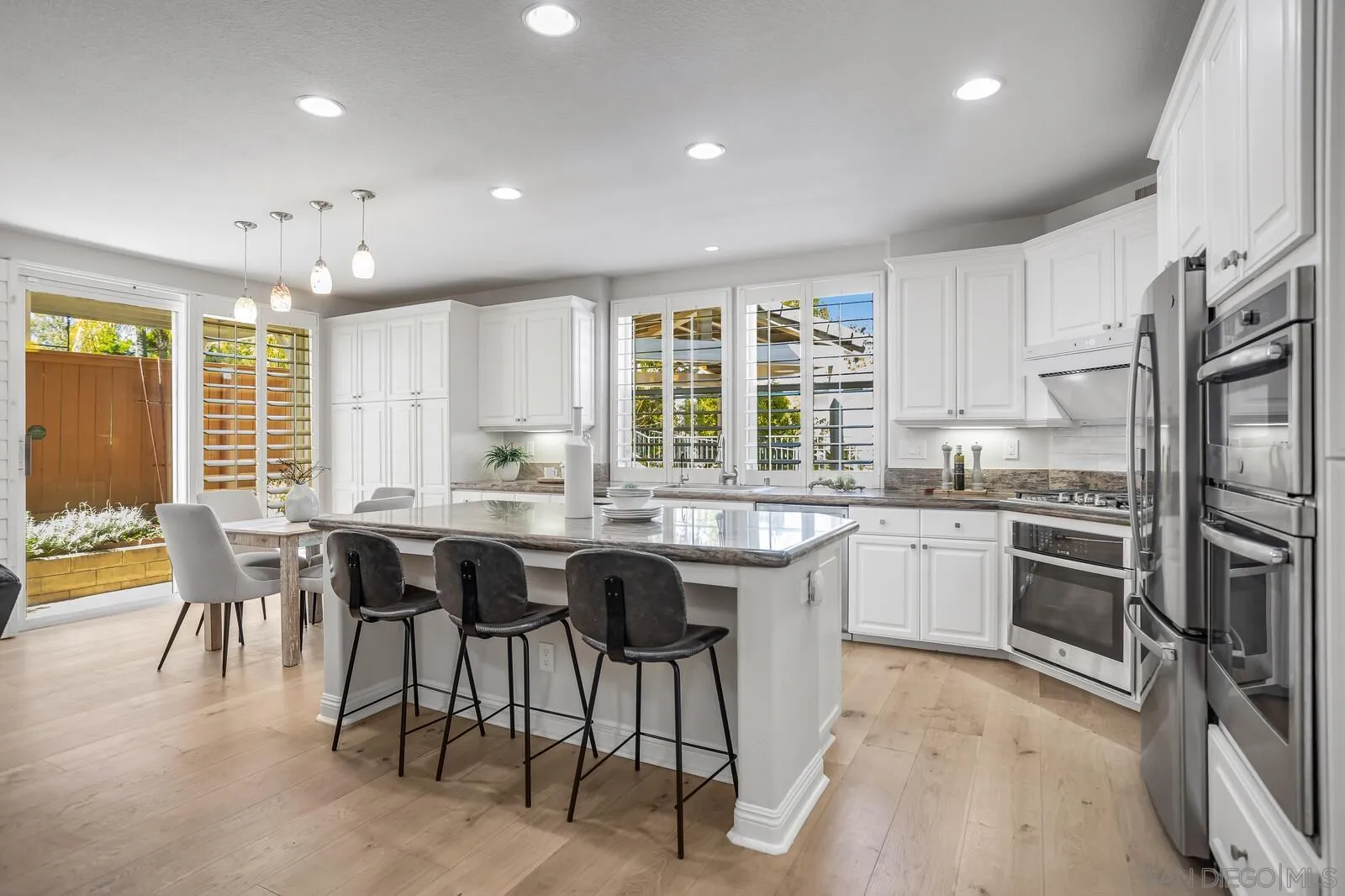 https://cdn.realtyfeed.com/cdn/127/260008747/ce8156100c51de0d768aebc649b7584d.webp