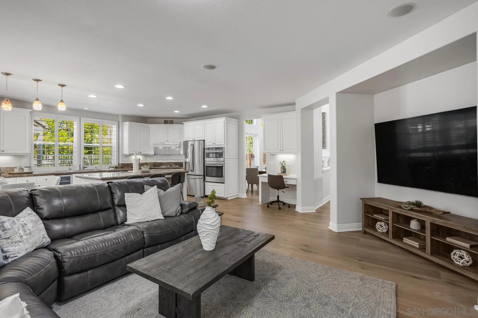 https://cdn.realtyfeed.com/cdn/127/260008747/edb0c7b9958ed71b524028c6b0fb3a58.webp