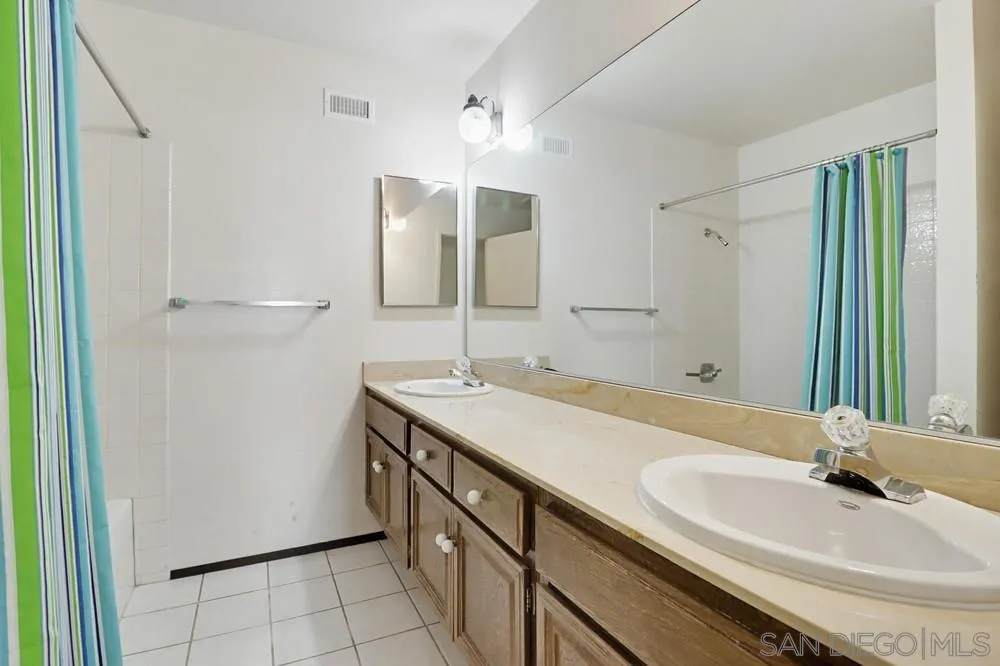 https://cdn.realtyfeed.com/cdn/127/260008752/2b9086f9a02c061120b3d3ae86853b94.webp