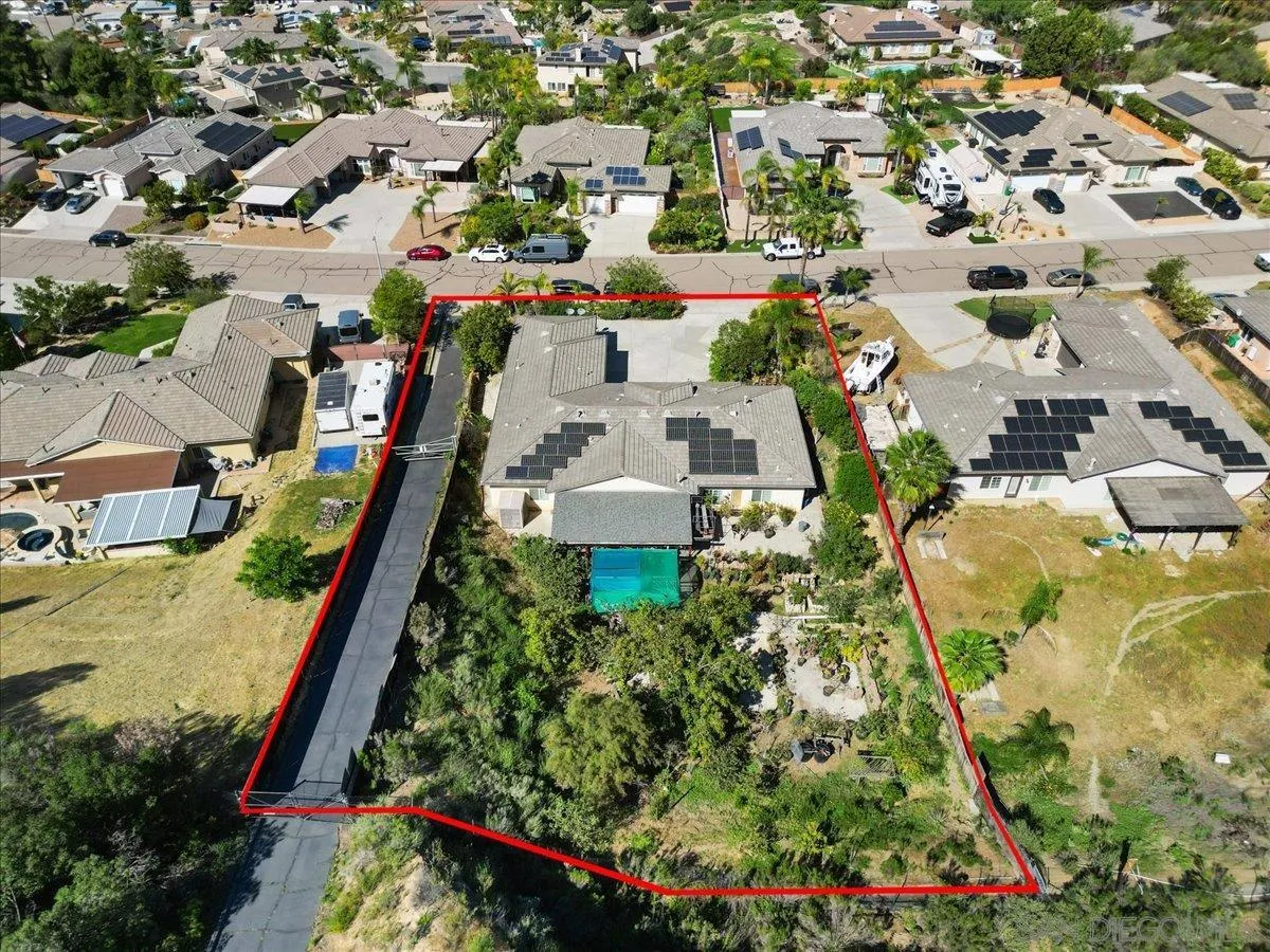 https://cdn.realtyfeed.com/cdn/127/260008757/09cb88399f18c4b46ed365f95c554c52.webp