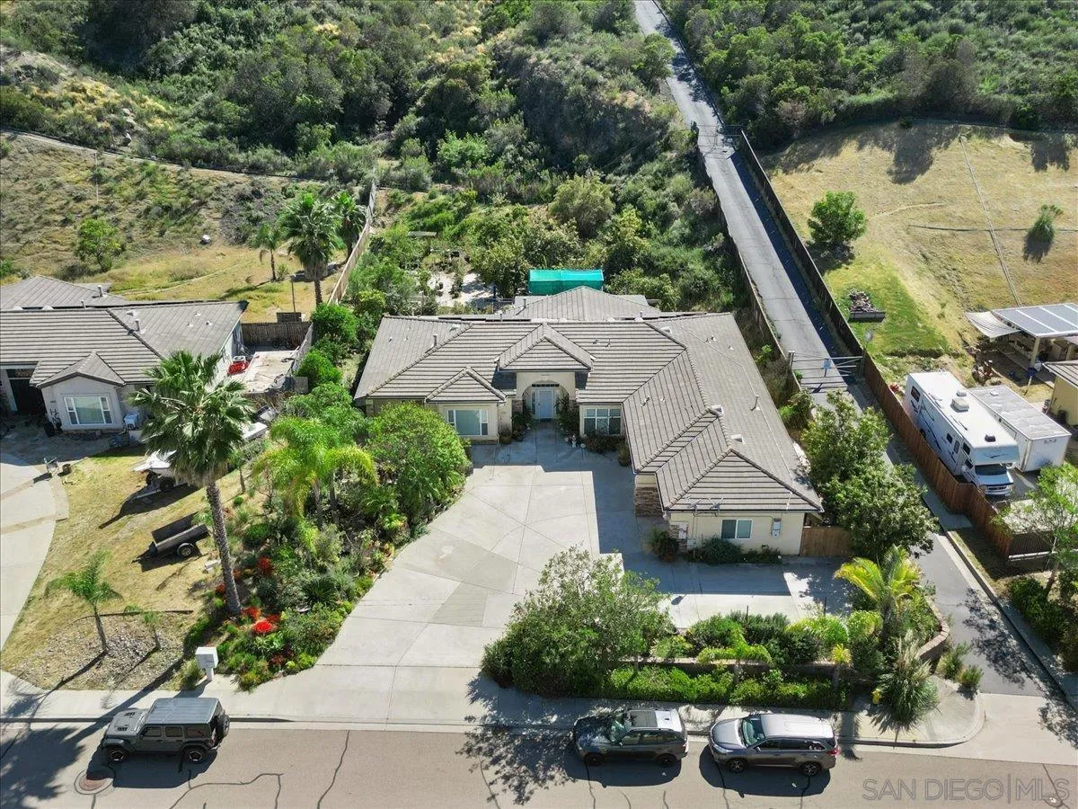 https://cdn.realtyfeed.com/cdn/127/260008757/161125fd5e459757d452b452523cc6c2.webp