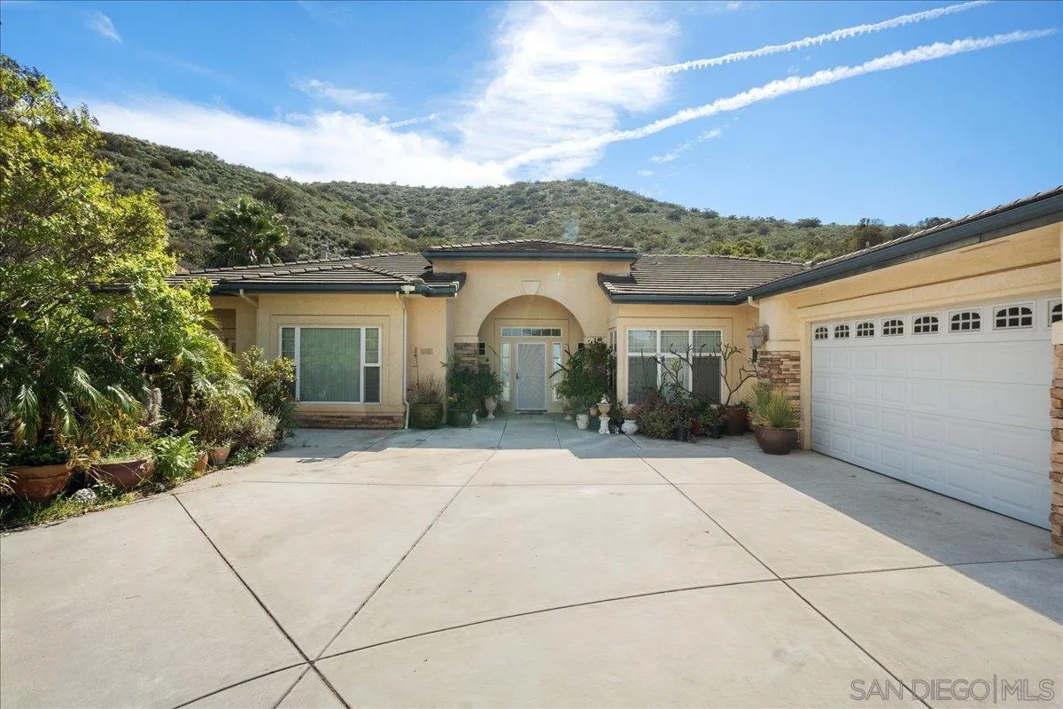 https://cdn.realtyfeed.com/cdn/127/260008757/a43b02bd0d31ad8b5c77c7d5de234f3e.webp
