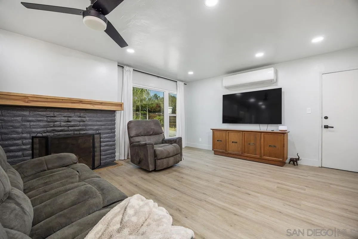 https://cdn.realtyfeed.com/cdn/127/260008762/f7ee96a66c1e5cc6de4228c81bfe365f.webp