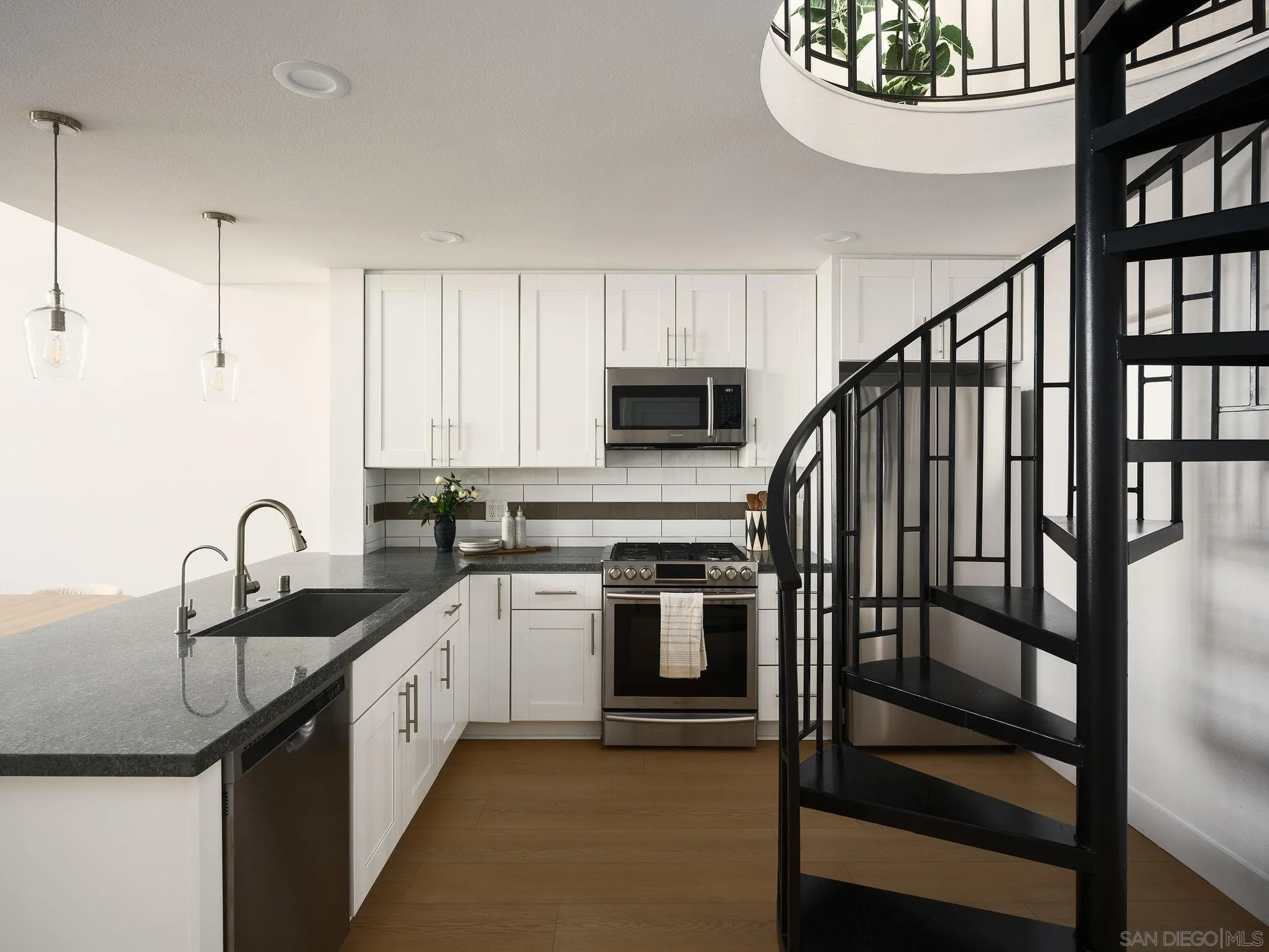 Photo #11: 260008763 Listing: Photo #11