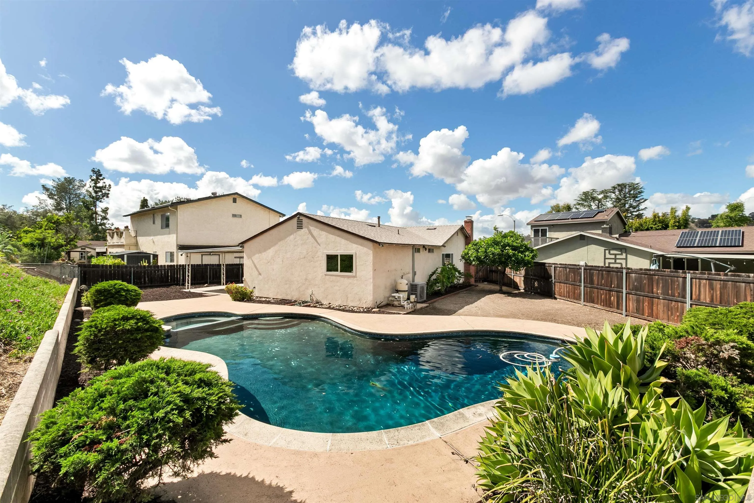 https://cdn.realtyfeed.com/cdn/127/260008766/1e8db7409653442072cd8c0ff431c81f.webp