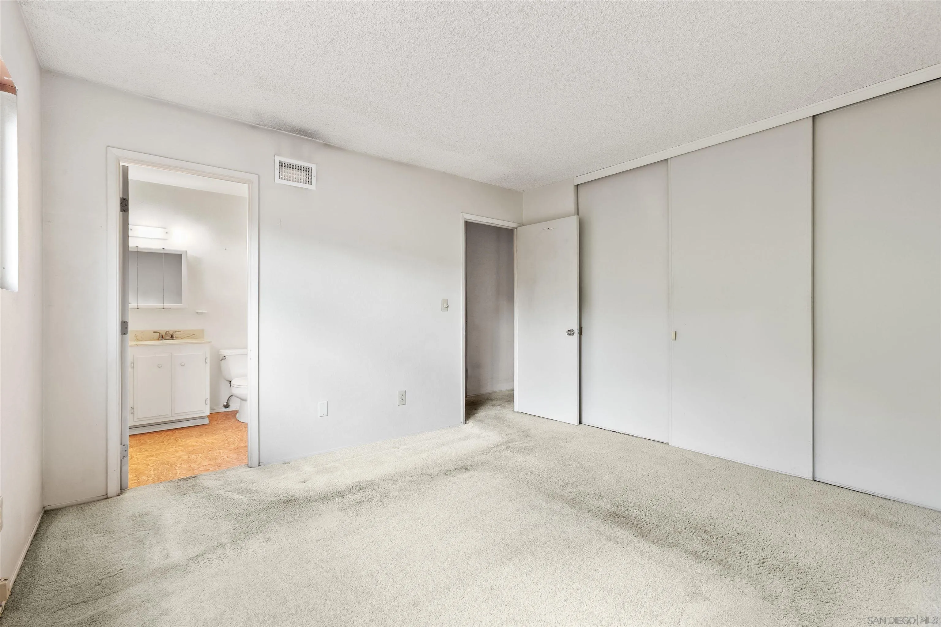 https://cdn.realtyfeed.com/cdn/127/260008766/4d75a6e98b24eab25b9e1475c8893696.webp