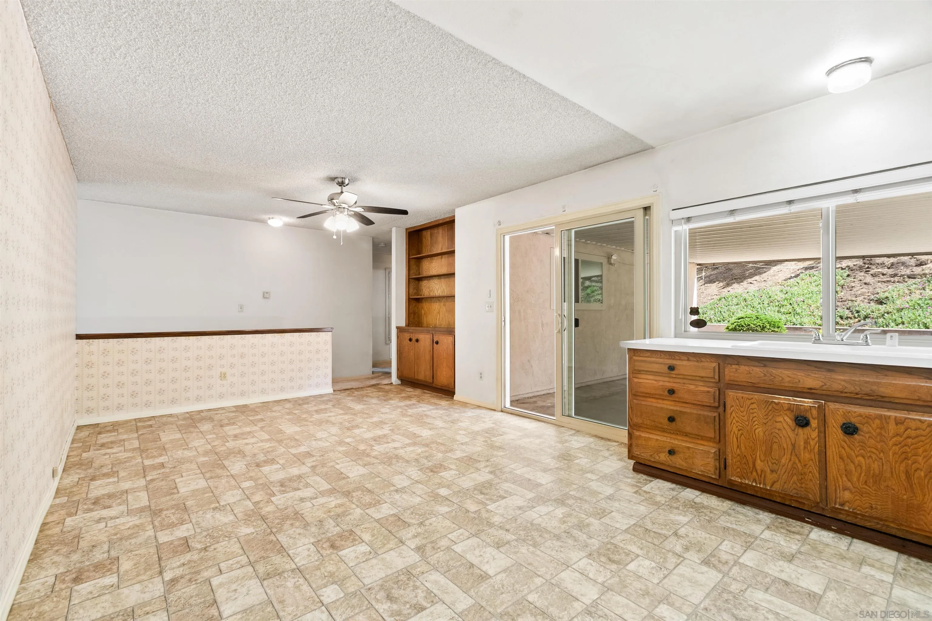 https://cdn.realtyfeed.com/cdn/127/260008766/8c1cfeb2e762d246cec8889f890d34f0.webp