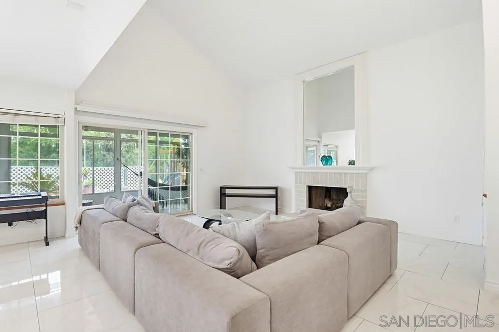 https://cdn.realtyfeed.com/cdn/127/260008767/01afe93461fa6971db42250de8fe0219.webp