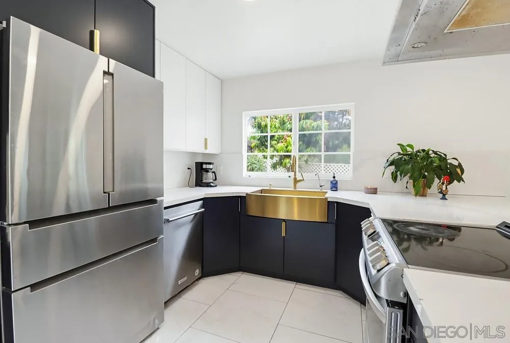 https://cdn.realtyfeed.com/cdn/127/260008767/a123ca20ac1a3797ef223fb8657864c1.webp