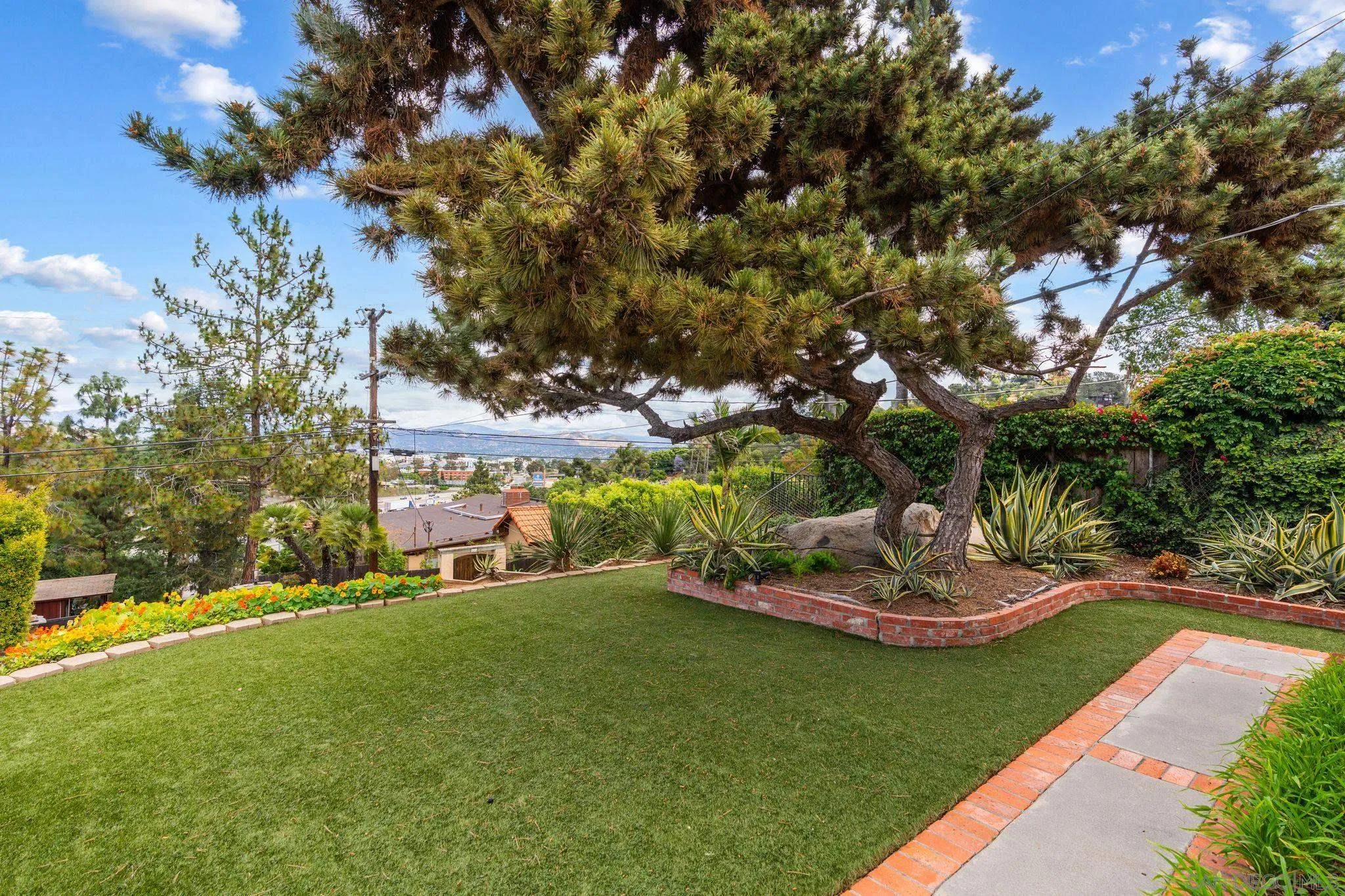 https://cdn.realtyfeed.com/cdn/127/260008769/55f06acc8ba9ee0b64c3270792f0511e.webp